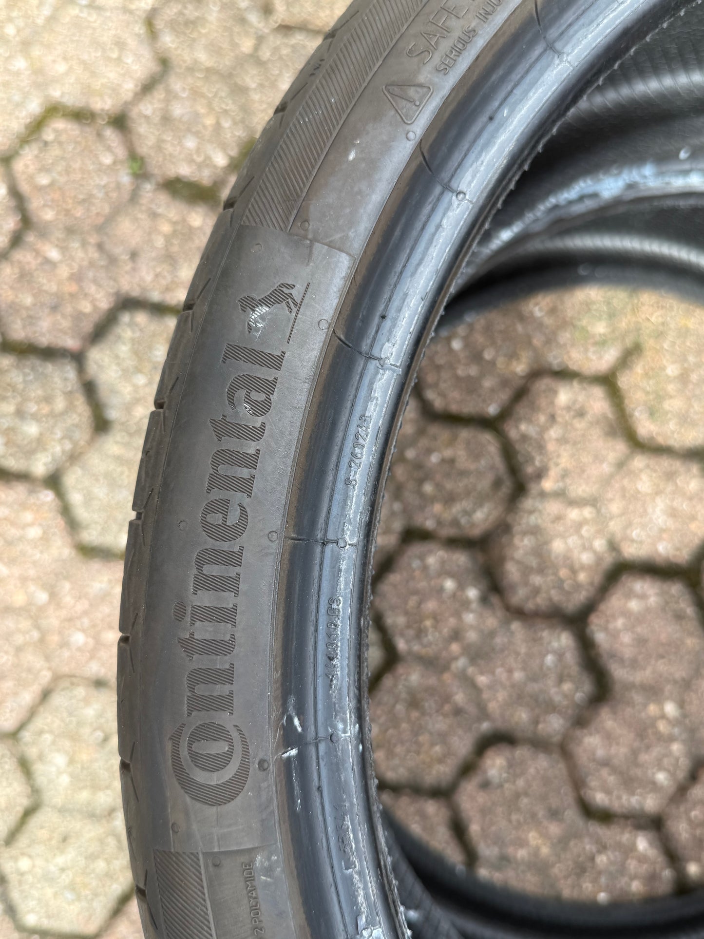 235/35/19 - Estive - Continental - DOT 2022 - Usato
