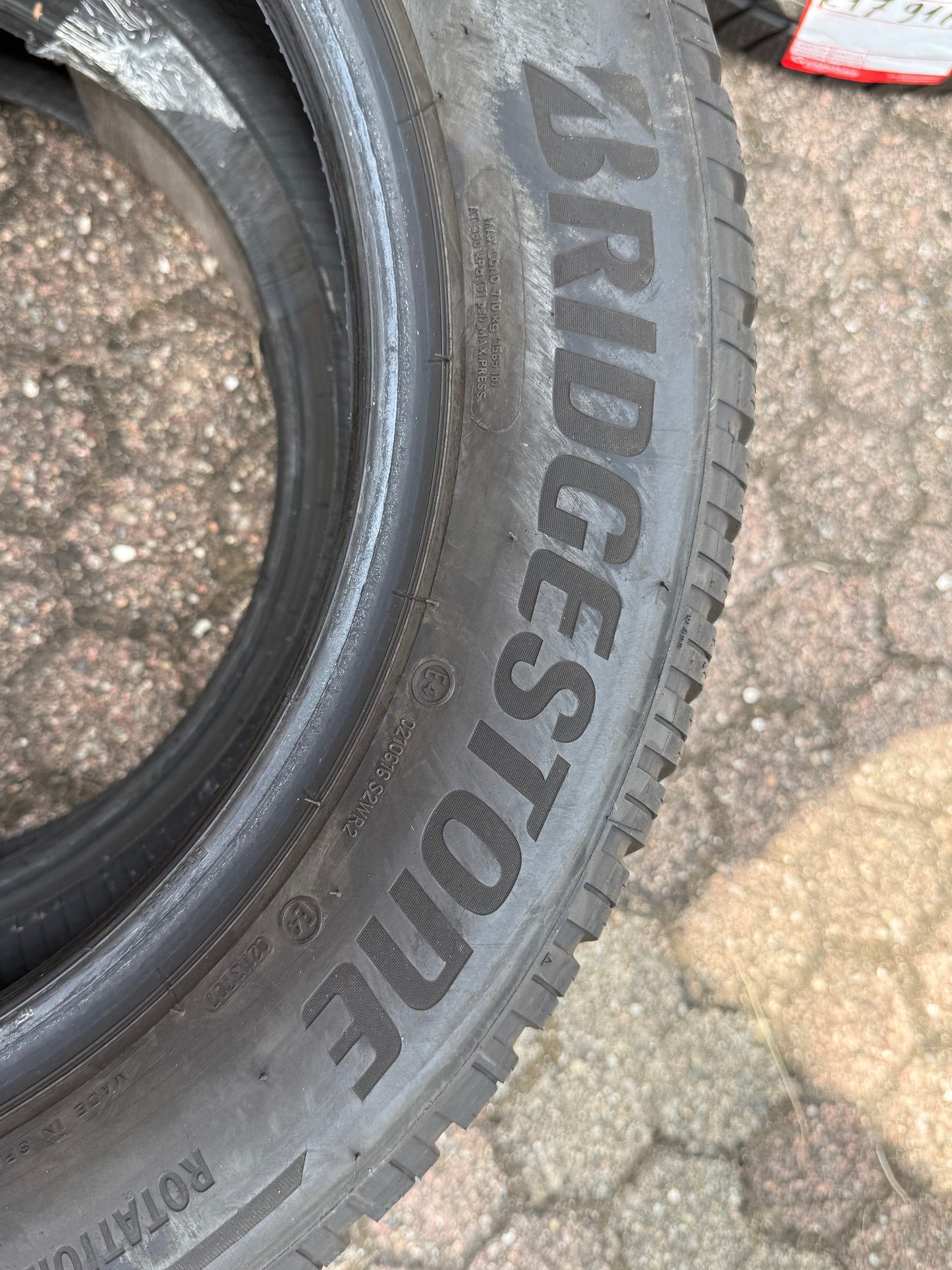 215/60/17 - Invernali - Bridgestone - DOT 2023 - Usato