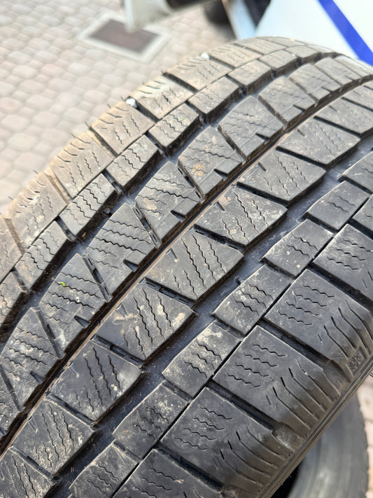 225/55/17C - Invernali - Falken - DOT 2024 - Usato