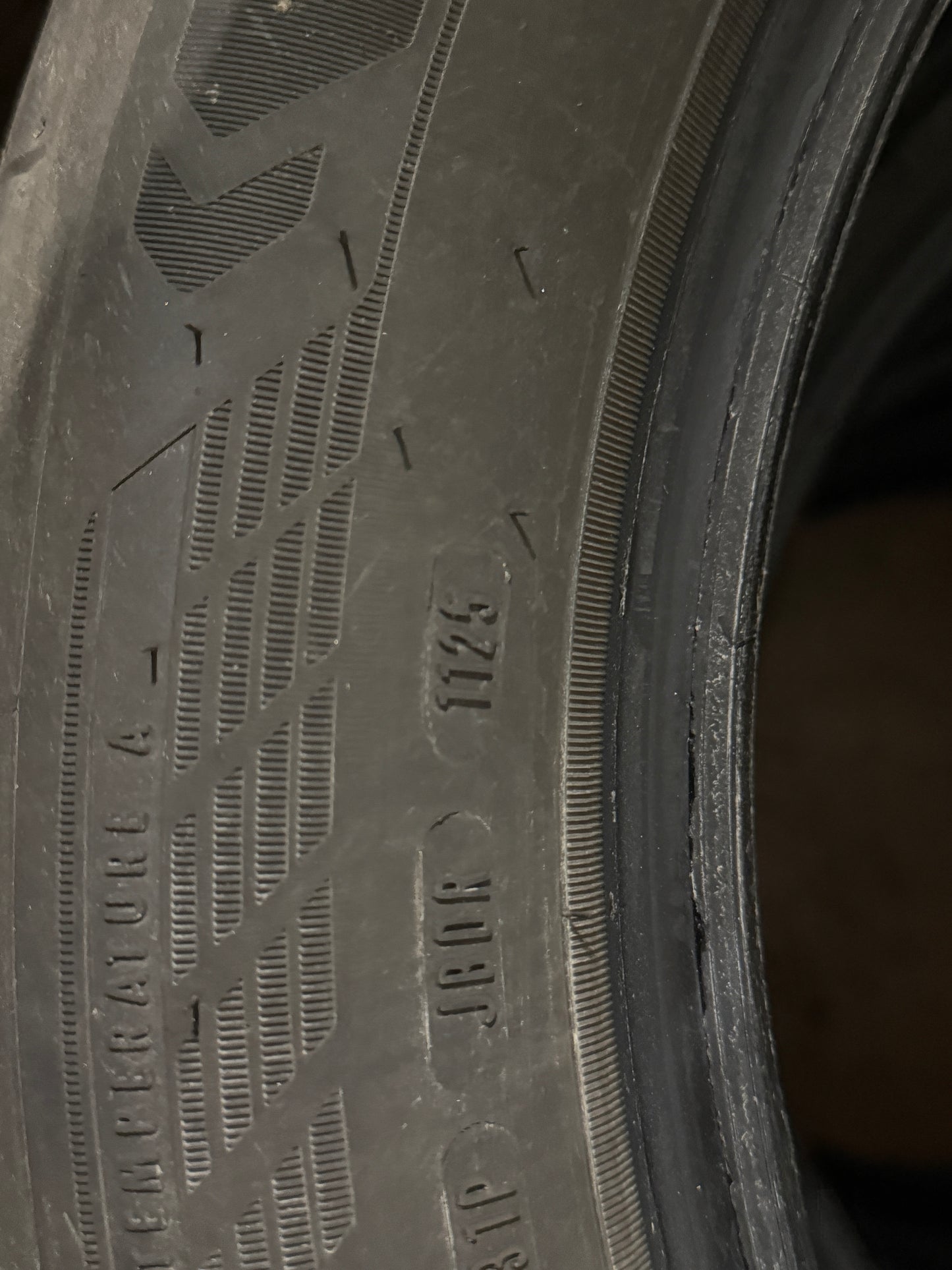 235/50/18 - Estive - Goodyear - DOT 2025 - Usato