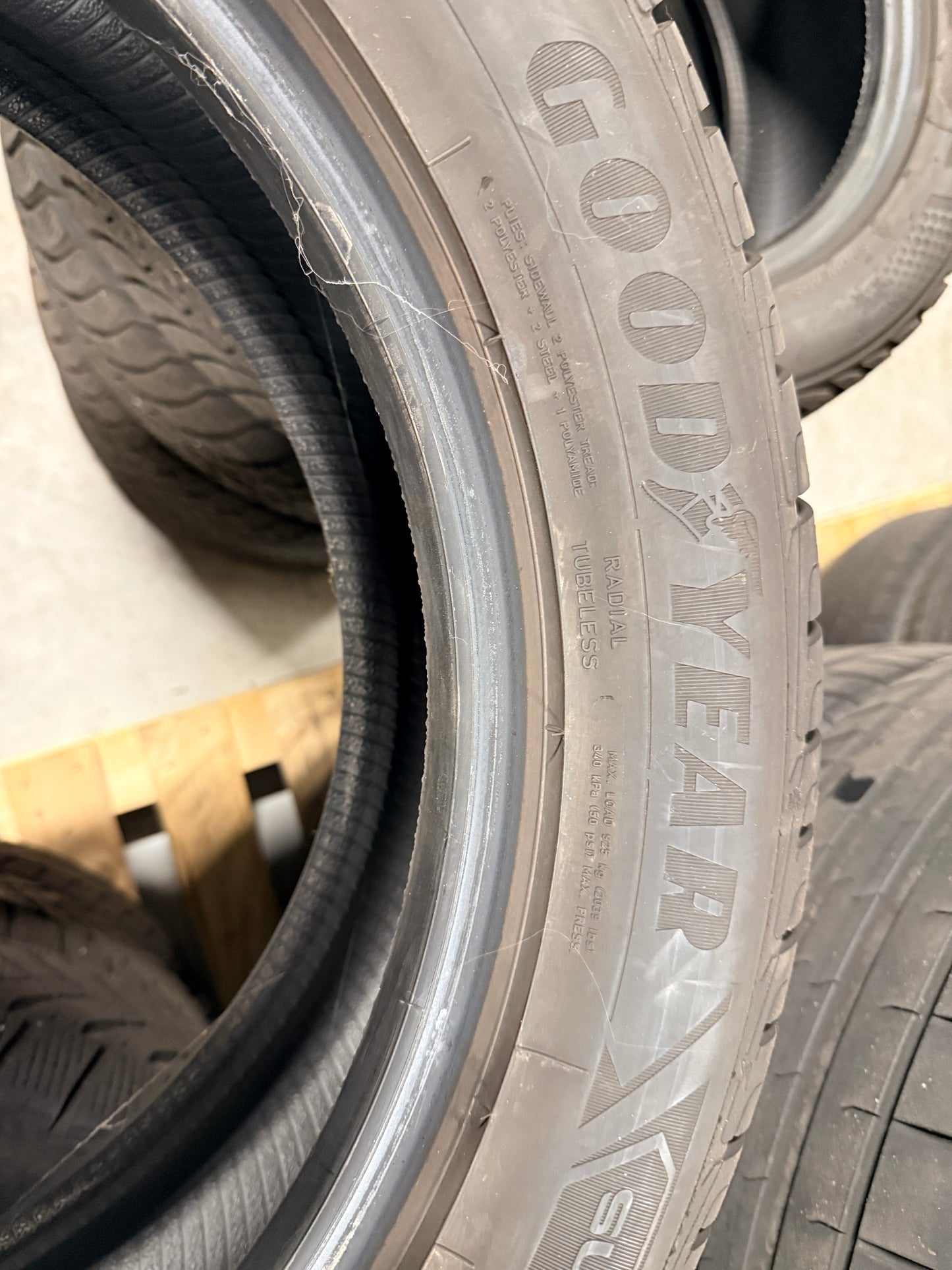 245/50/19 - Invernali - Goodyear - DOT 2023 - Usato