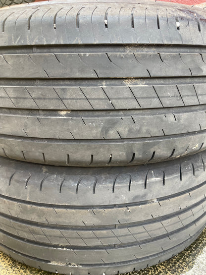 225/55/18 - Estive - Goodyear - DOT 2022 - Usato
