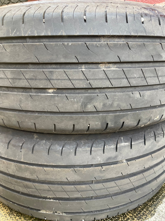 225/55/18 - Estive - Goodyear - DOT 2022 - Usato