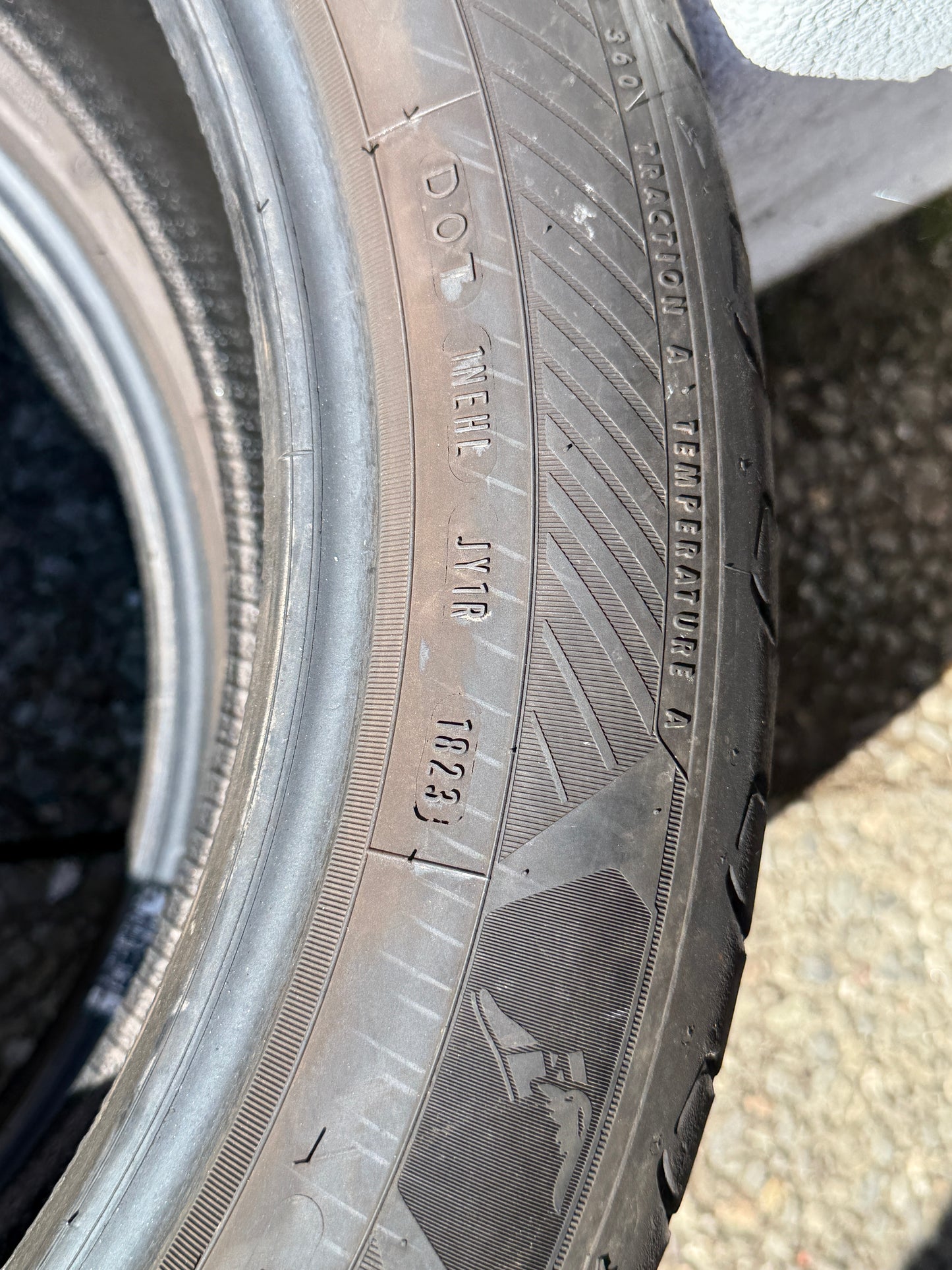 205/55/19 - Estive - Goodyear - DOT 2023/2025 - Usato