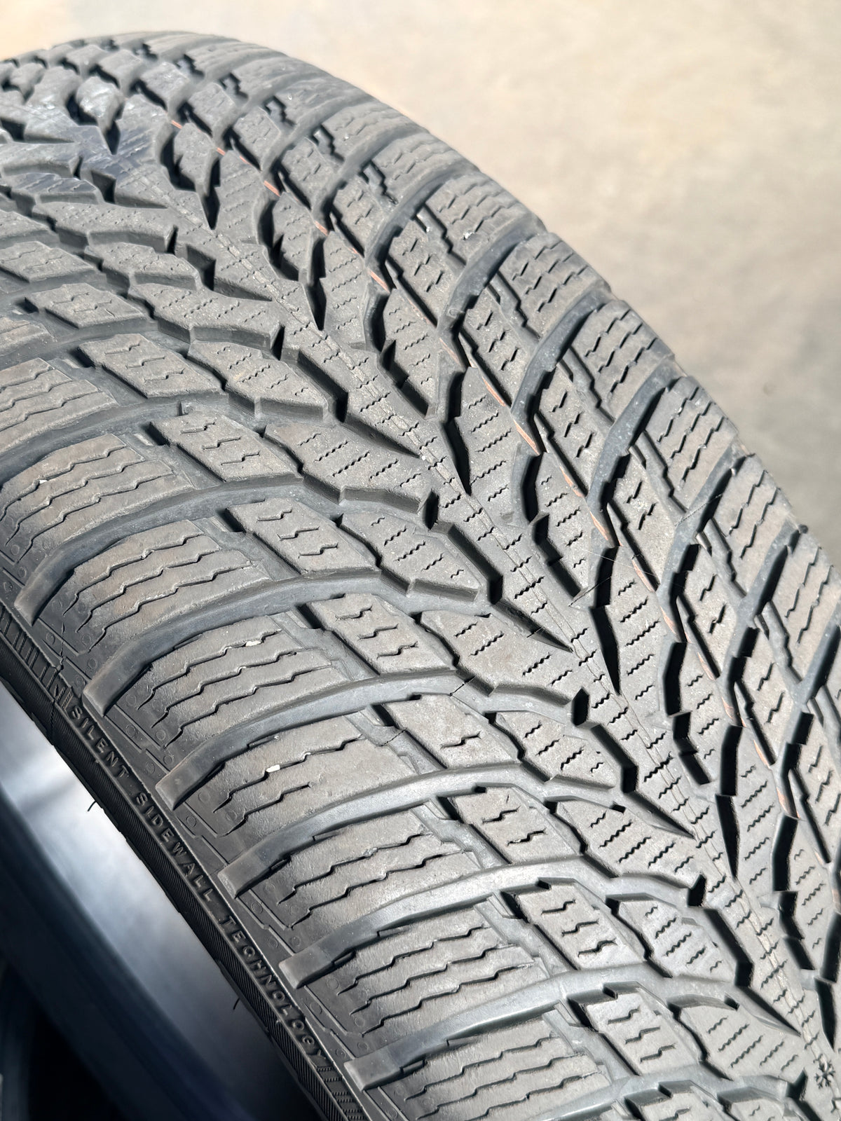 215/60/17 - Invernali - Nokian - DOT 2021 - Usato