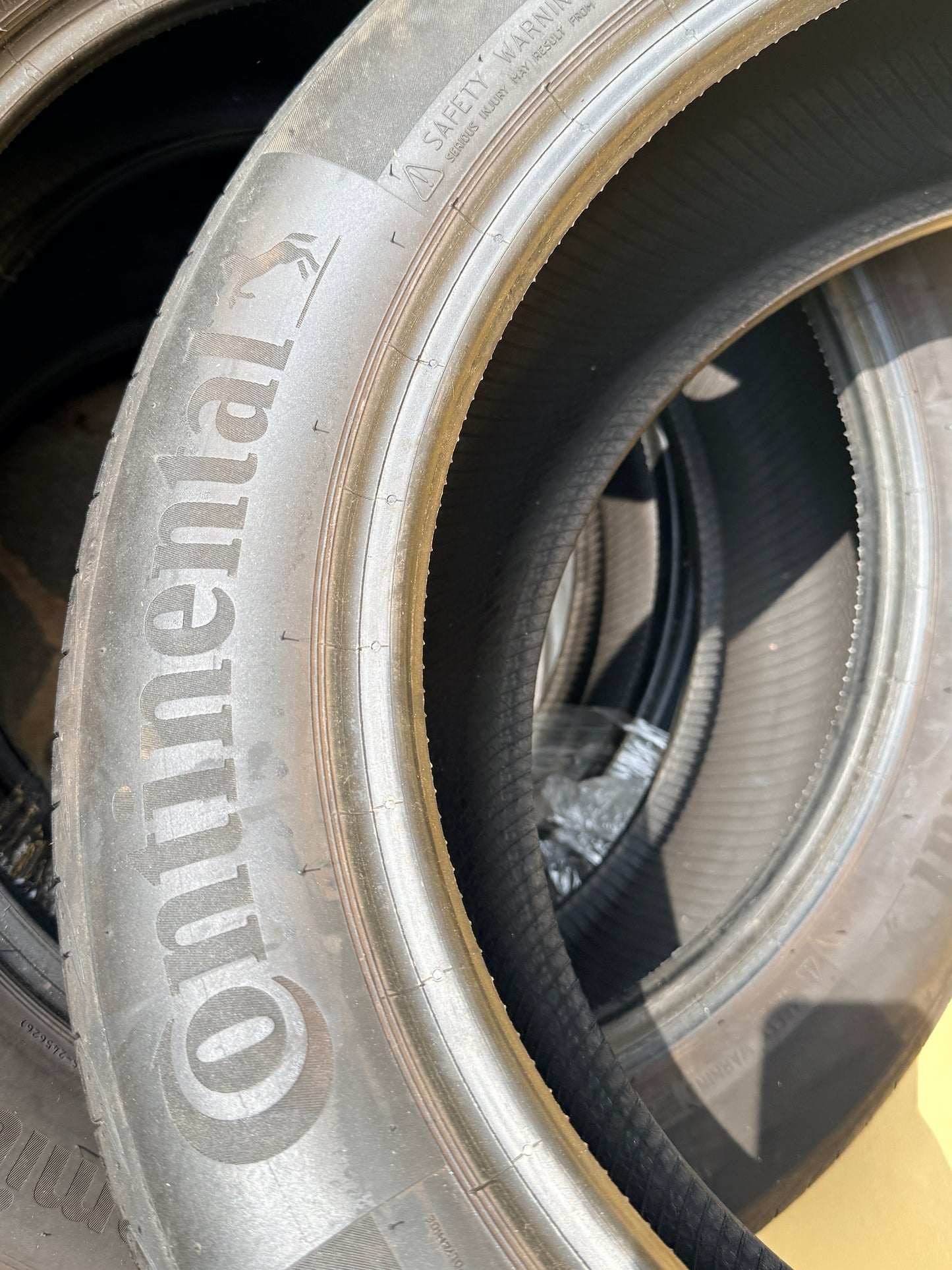 215/55/18 - Estive - Continental - DOT 2022 - Usato