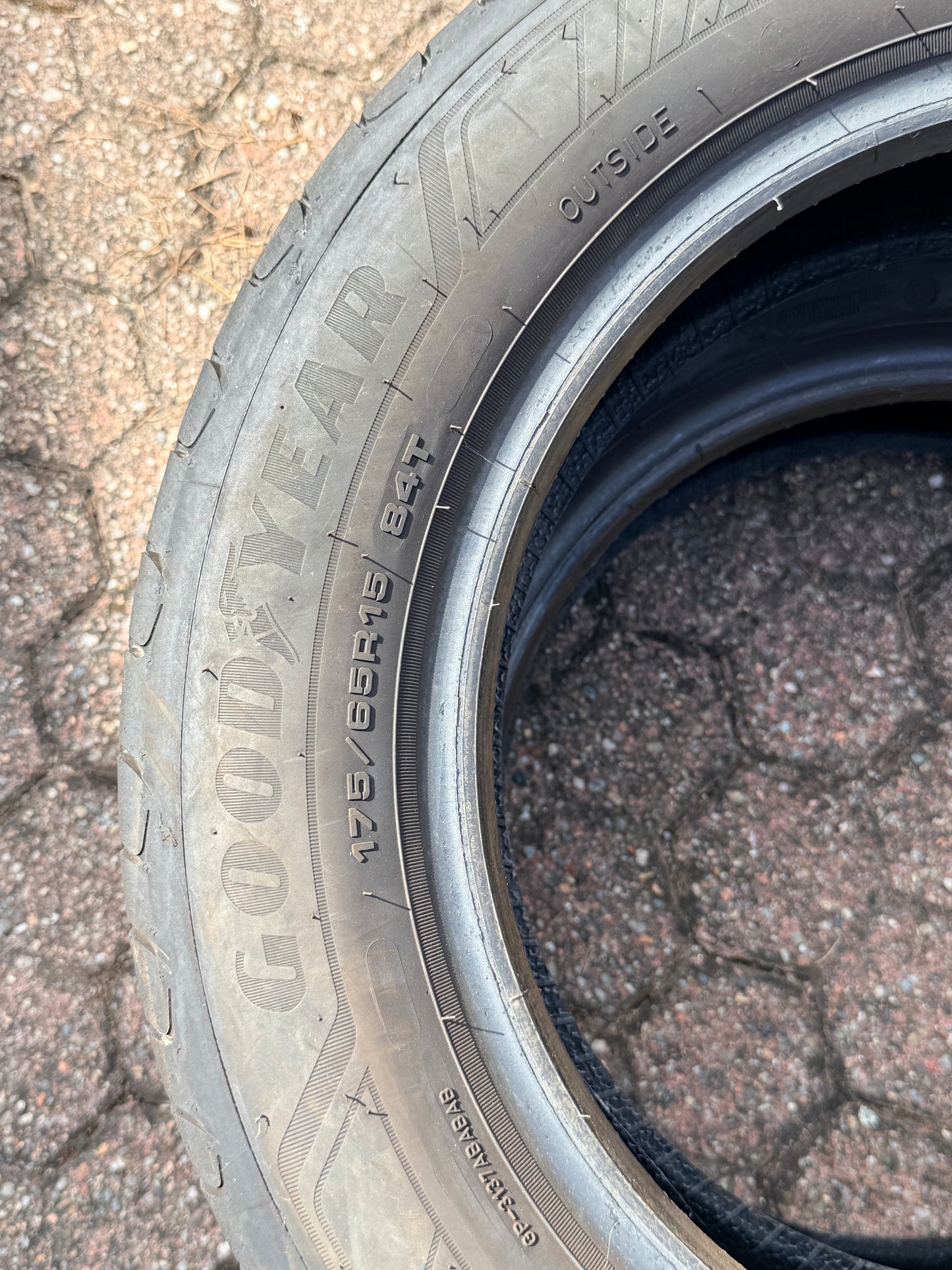 175/65/15 - Estive - Goodyear - DOT 2025 - Usato