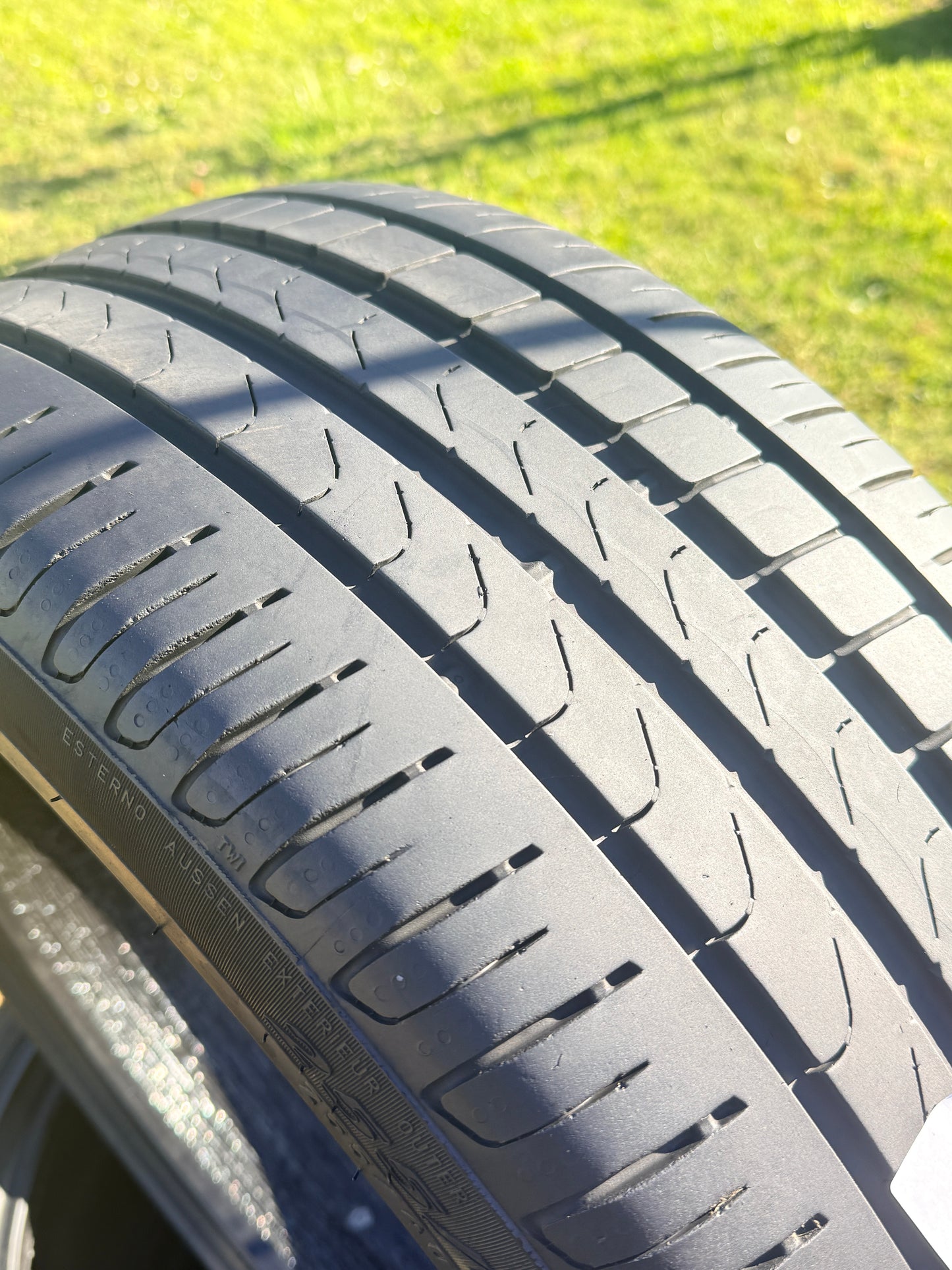 255/40/20- Estive - Pirelli - DOT 2019 - Usato