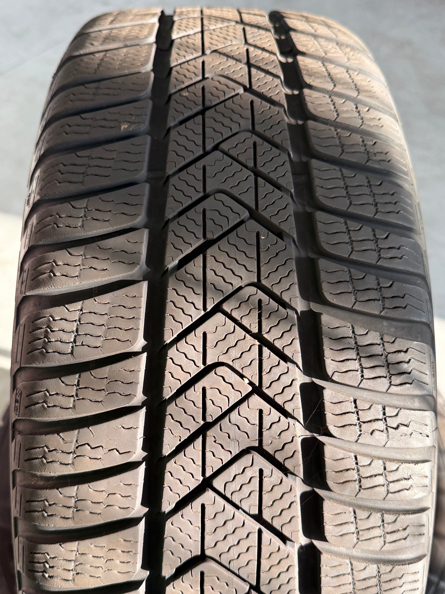 225/45/17 - Invernali - Pirelli - DOT 2023 - Usato