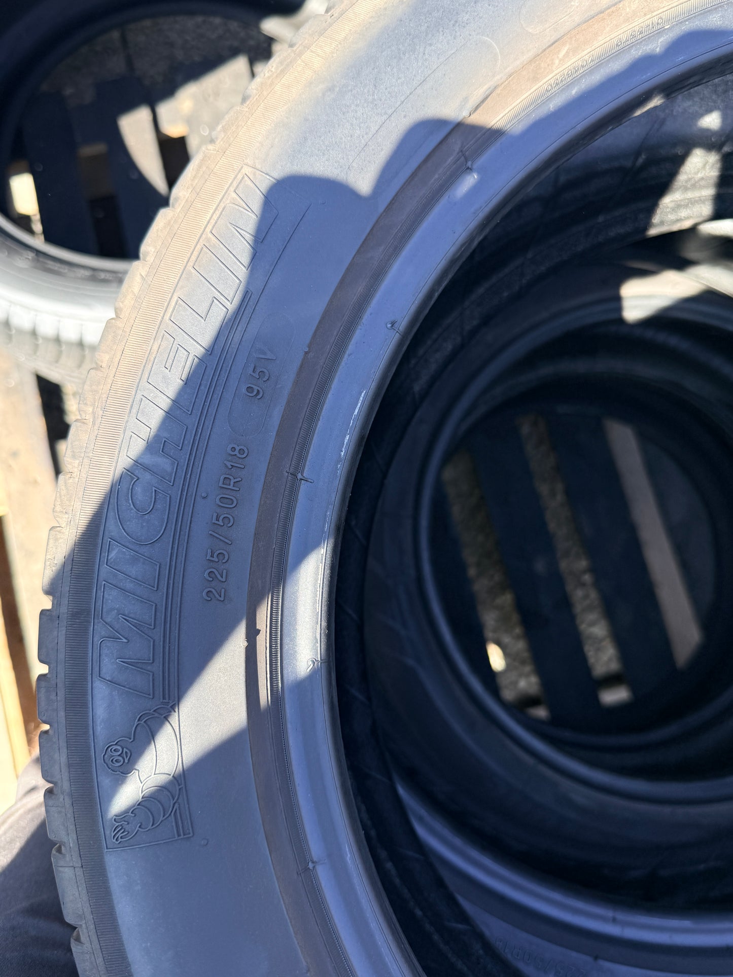 225/50/18 - Estive - Michelin - DOT 2017 - Usato