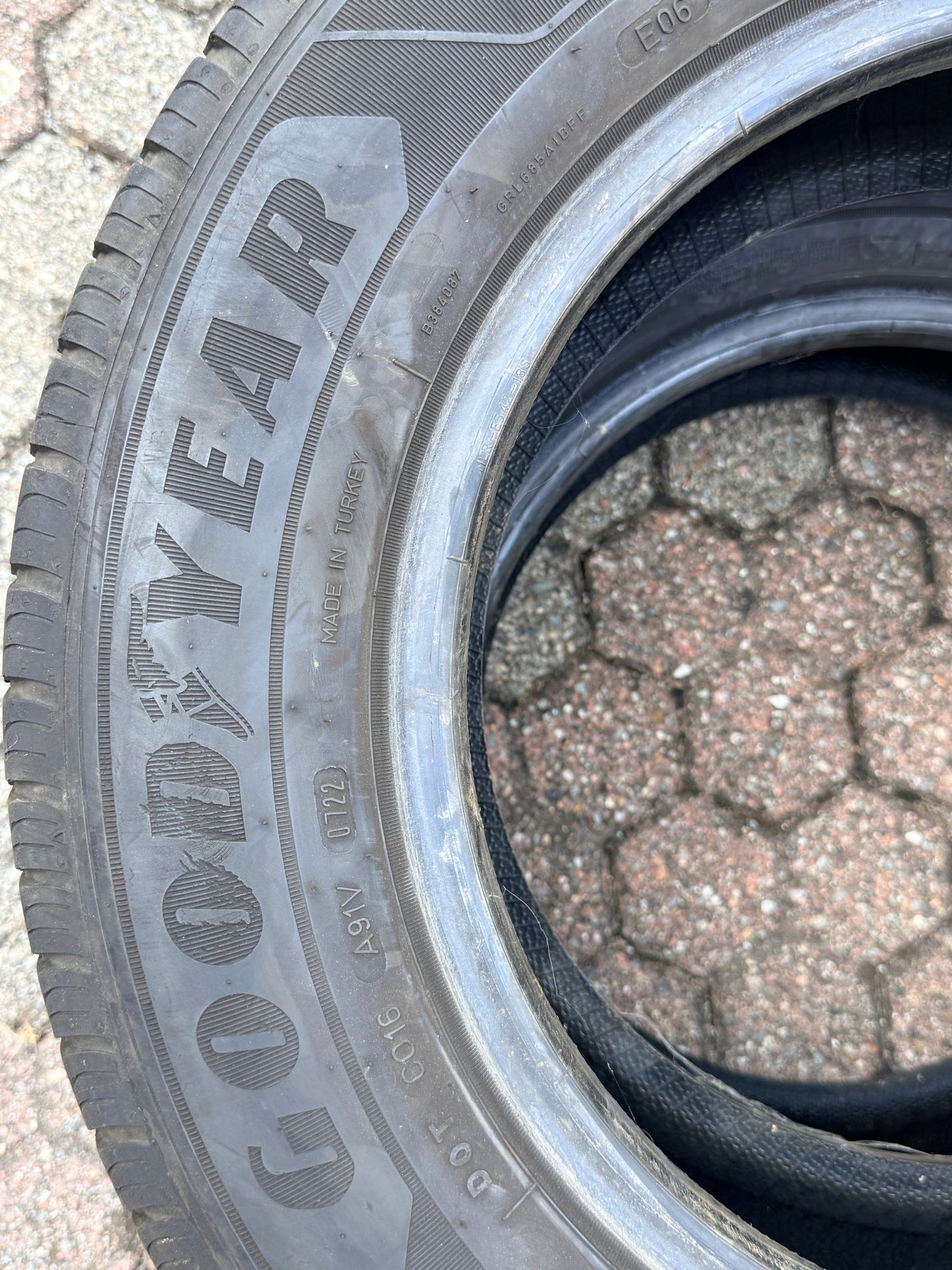 215/65/15C - Estive - Goodyear - DOT 2022 - Usato