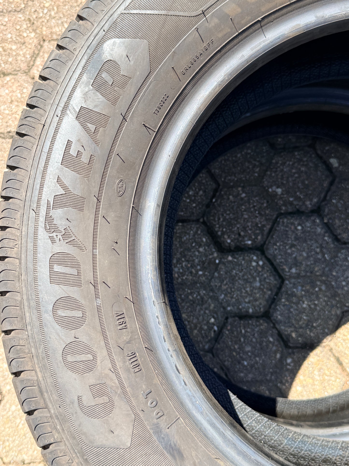 215/65/15C - Estive - Goodyear - DOT 2023 - Usato