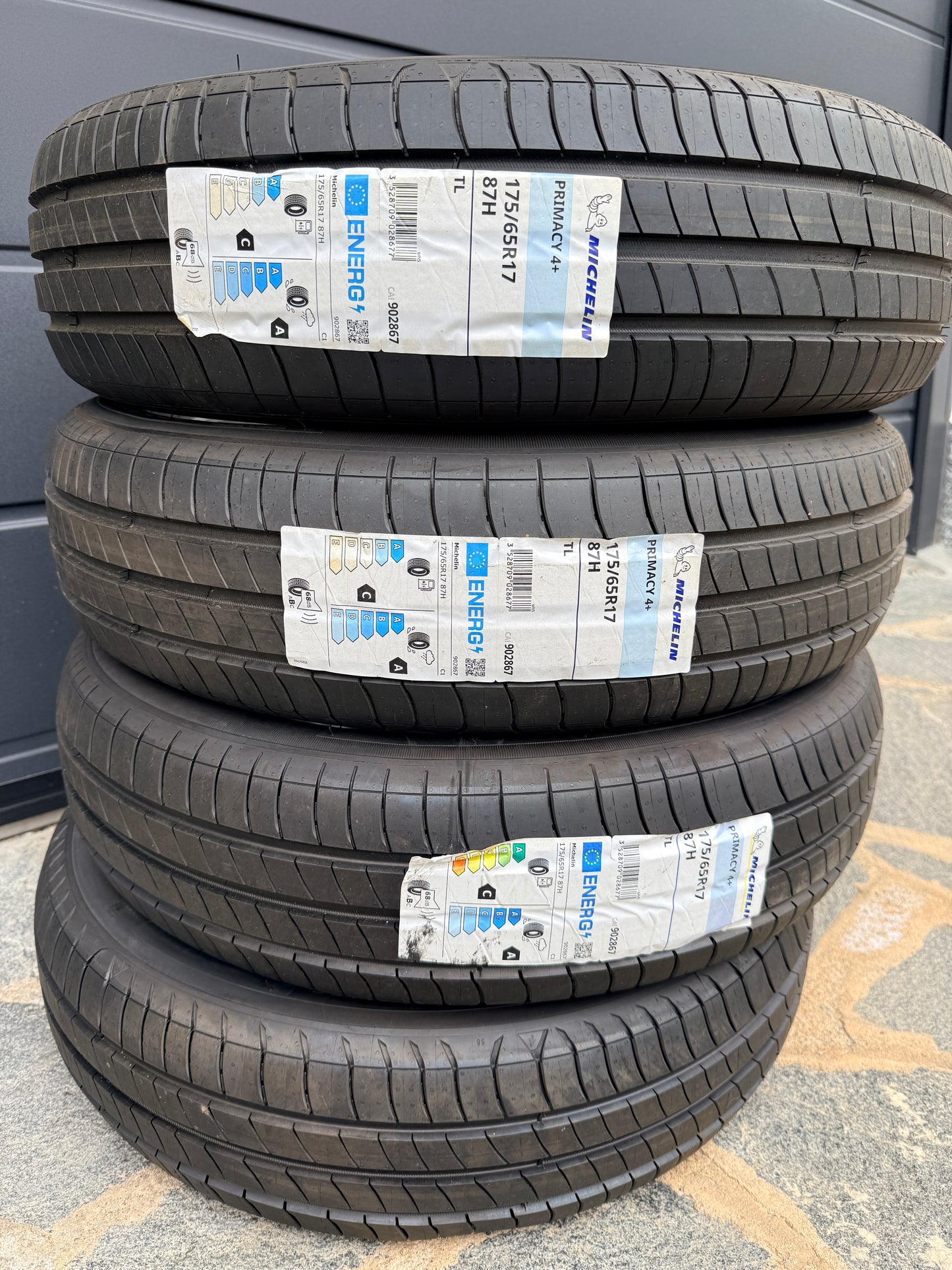 175/65/17 - estive - Michelin - DOT 2022 - Nuovi