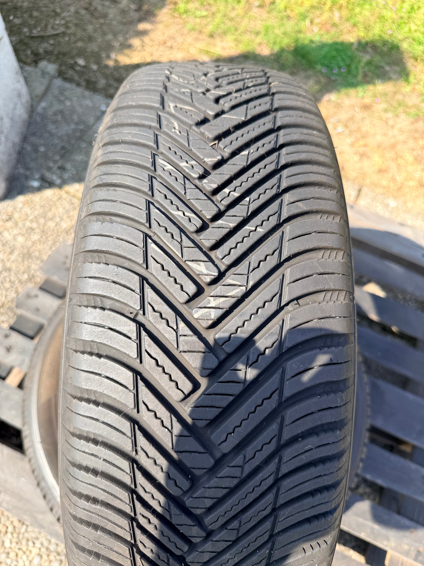215/65/17 - 4 stagioni - Hankook - DOT 2023 - Usato
