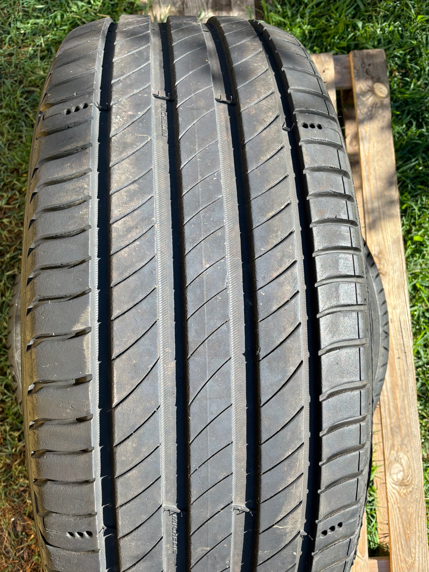 225/50/19 - Estive - Michelin - DOT 2021 - Usato