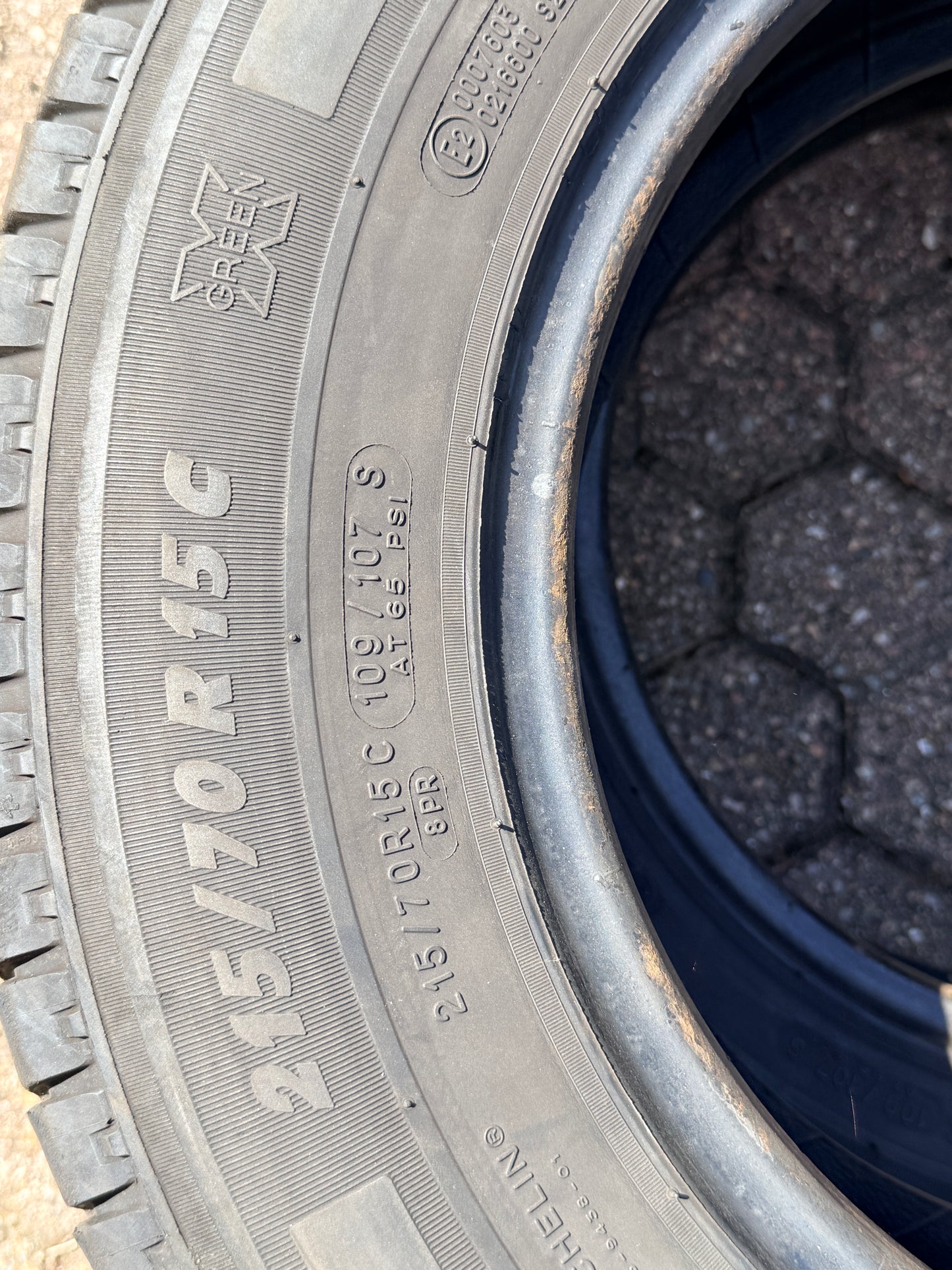 215/70/15C - Estive - Michelin - DOT 2019 - Usato