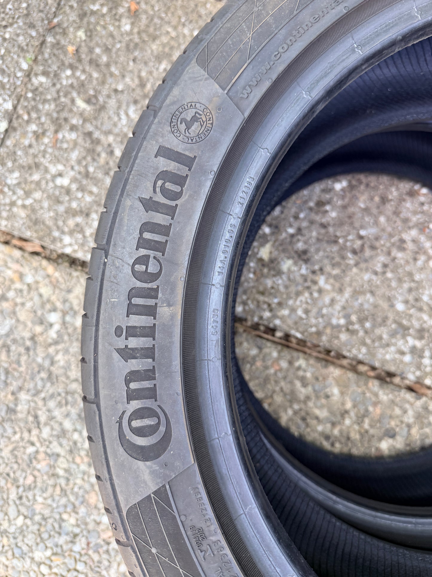 225/45/17 - Estive - Continental - DOT 2019 - Usato