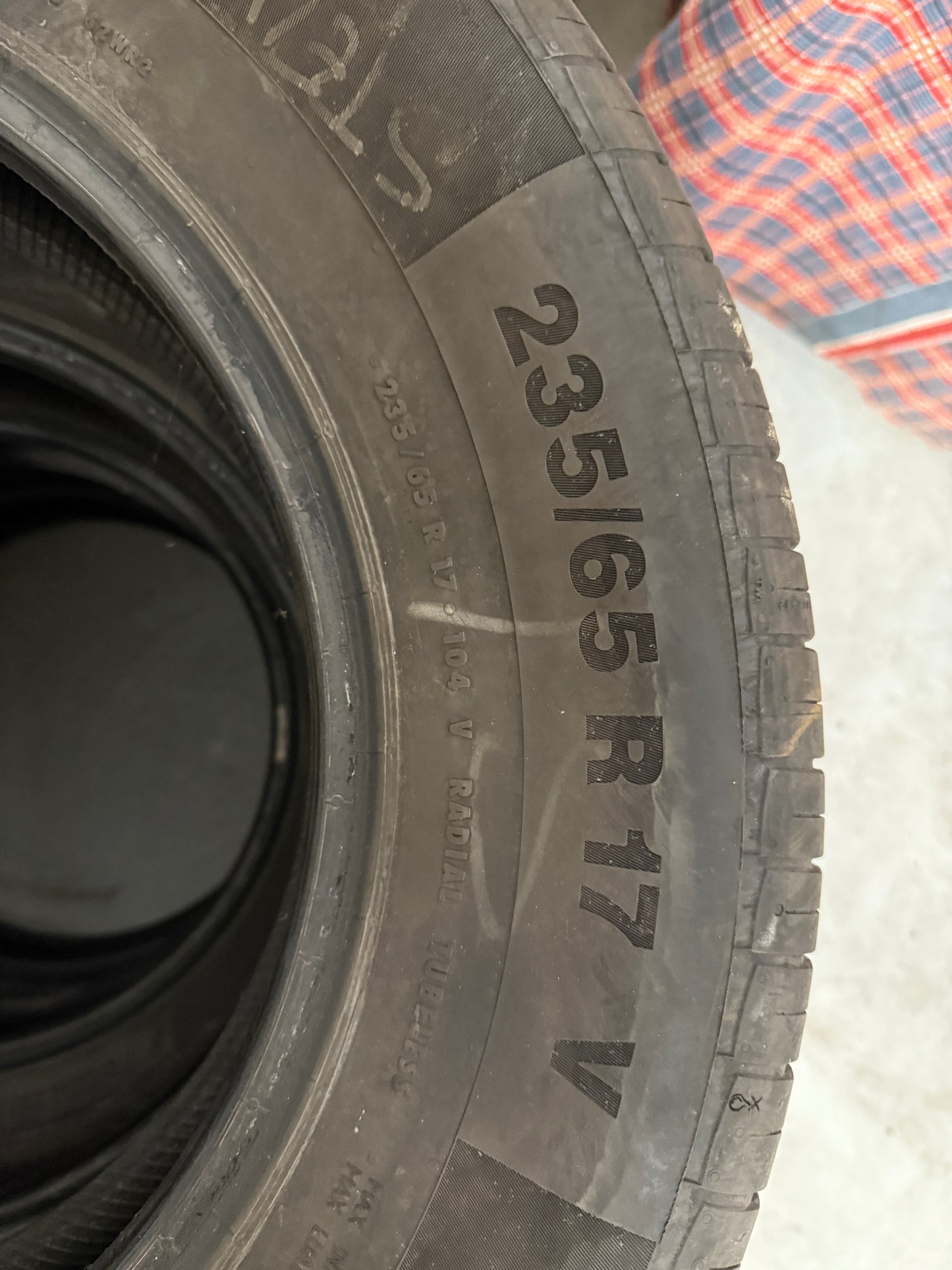 235/65/17 - estive - Continental - DOT 2018 - Usato