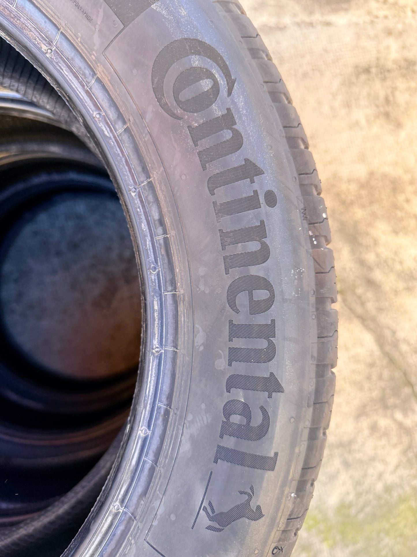 215/55/17 - Estive - Continental - DOT 2025 - Usato