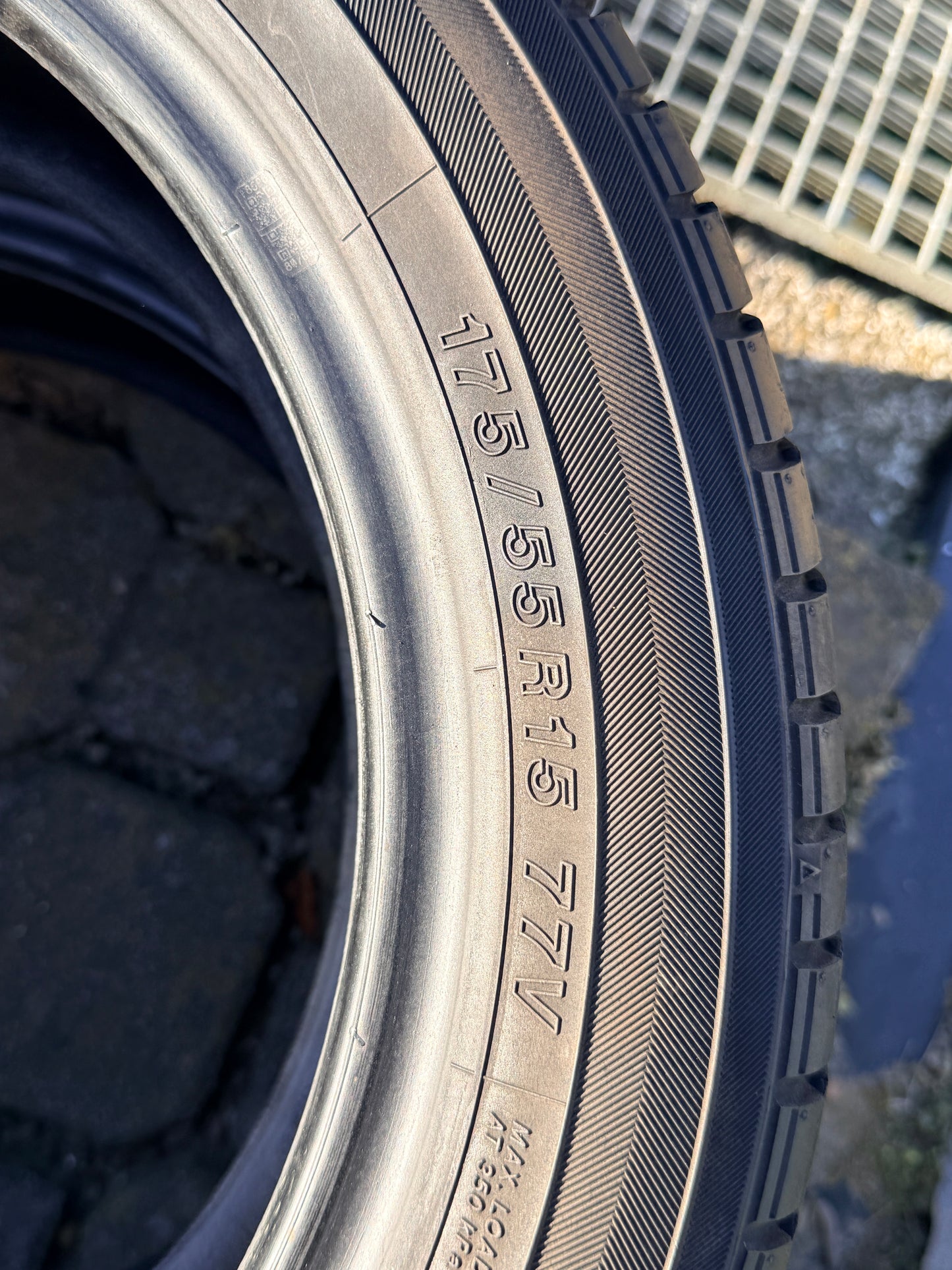 175/55/17 - estive - Yokohama - DOT 2018 - Usato