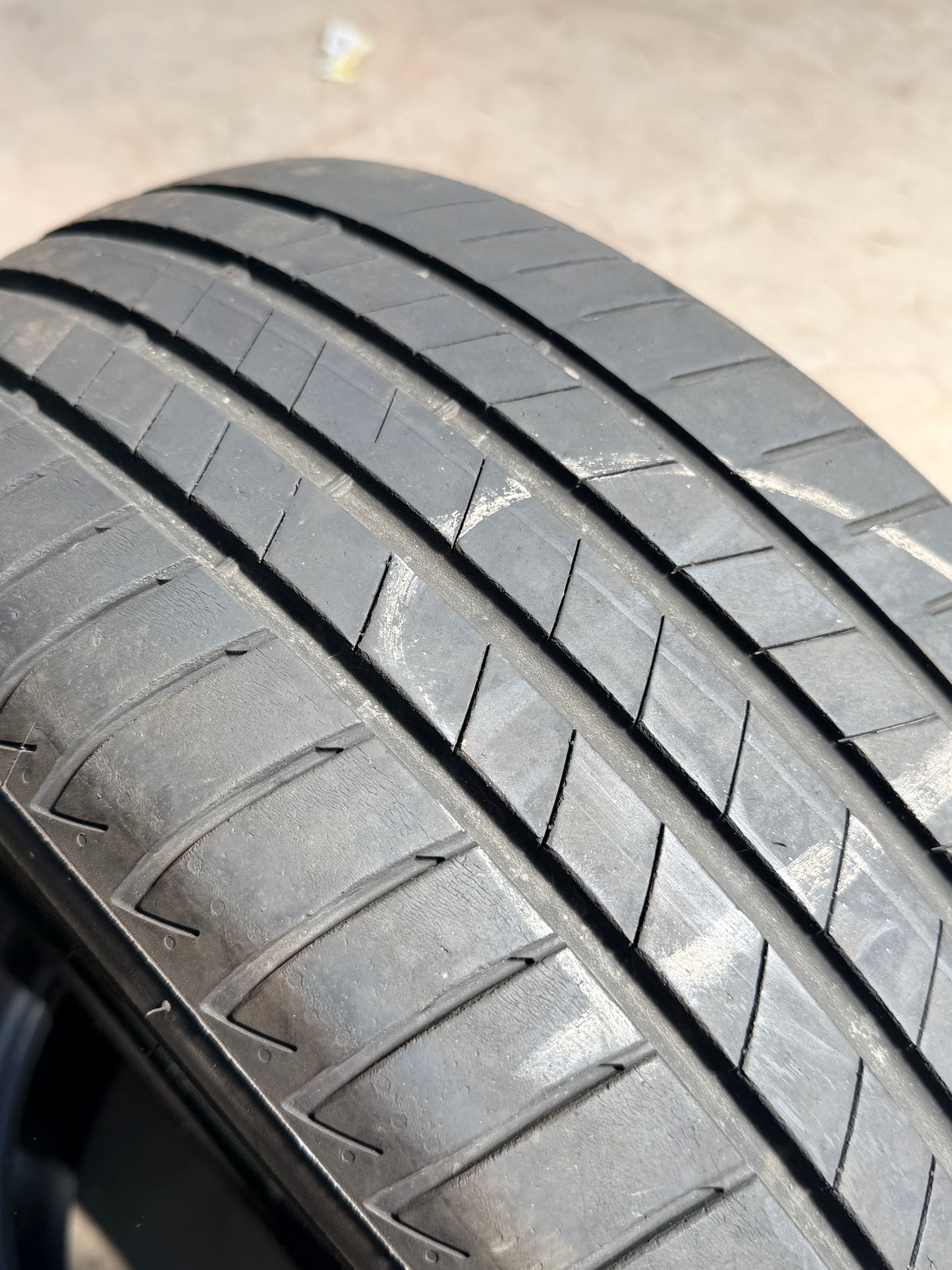 225/45/18 - Estive - Bridgestone - DOT 2022 - Usato
