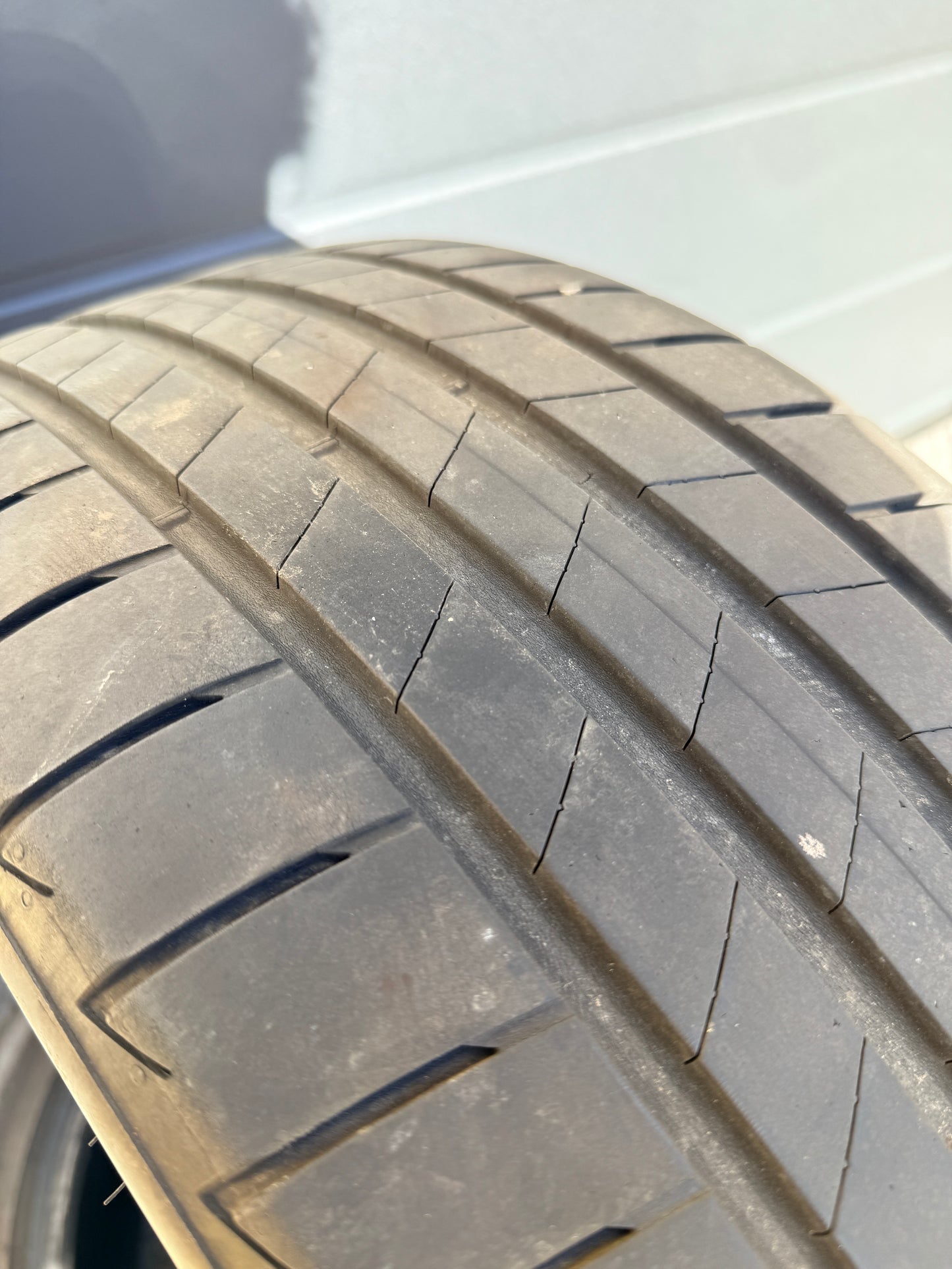 235/45/19 - Estive - Bridgestone - DOT 2022 - Usato
