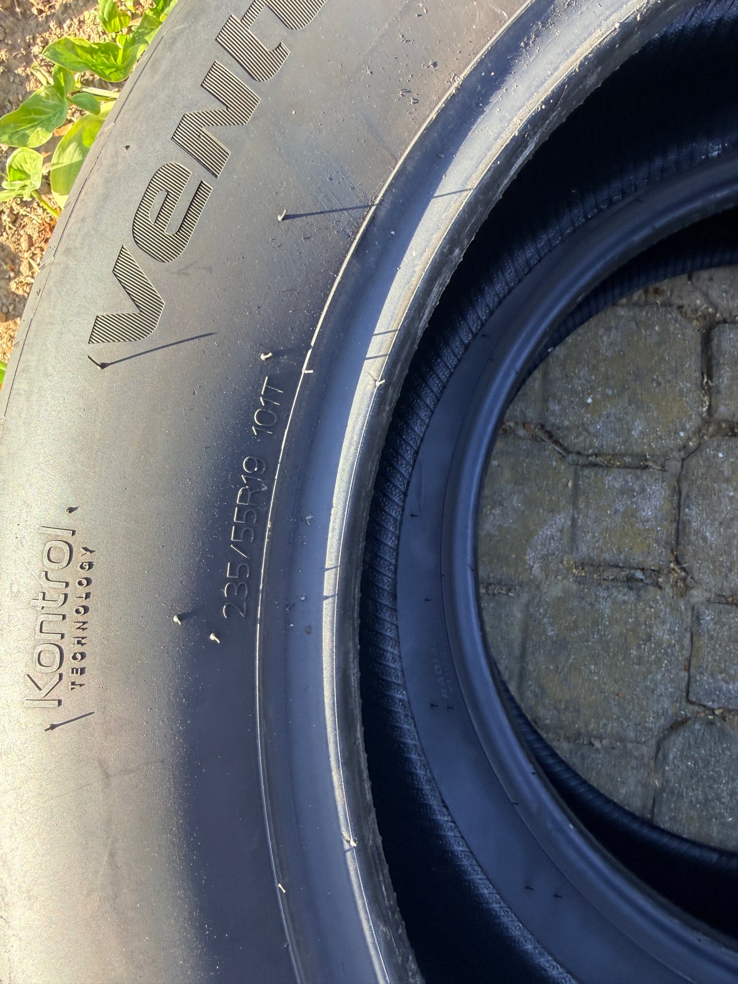 235/55/19 - Estive - Hankook - DOT 2025 - Usato