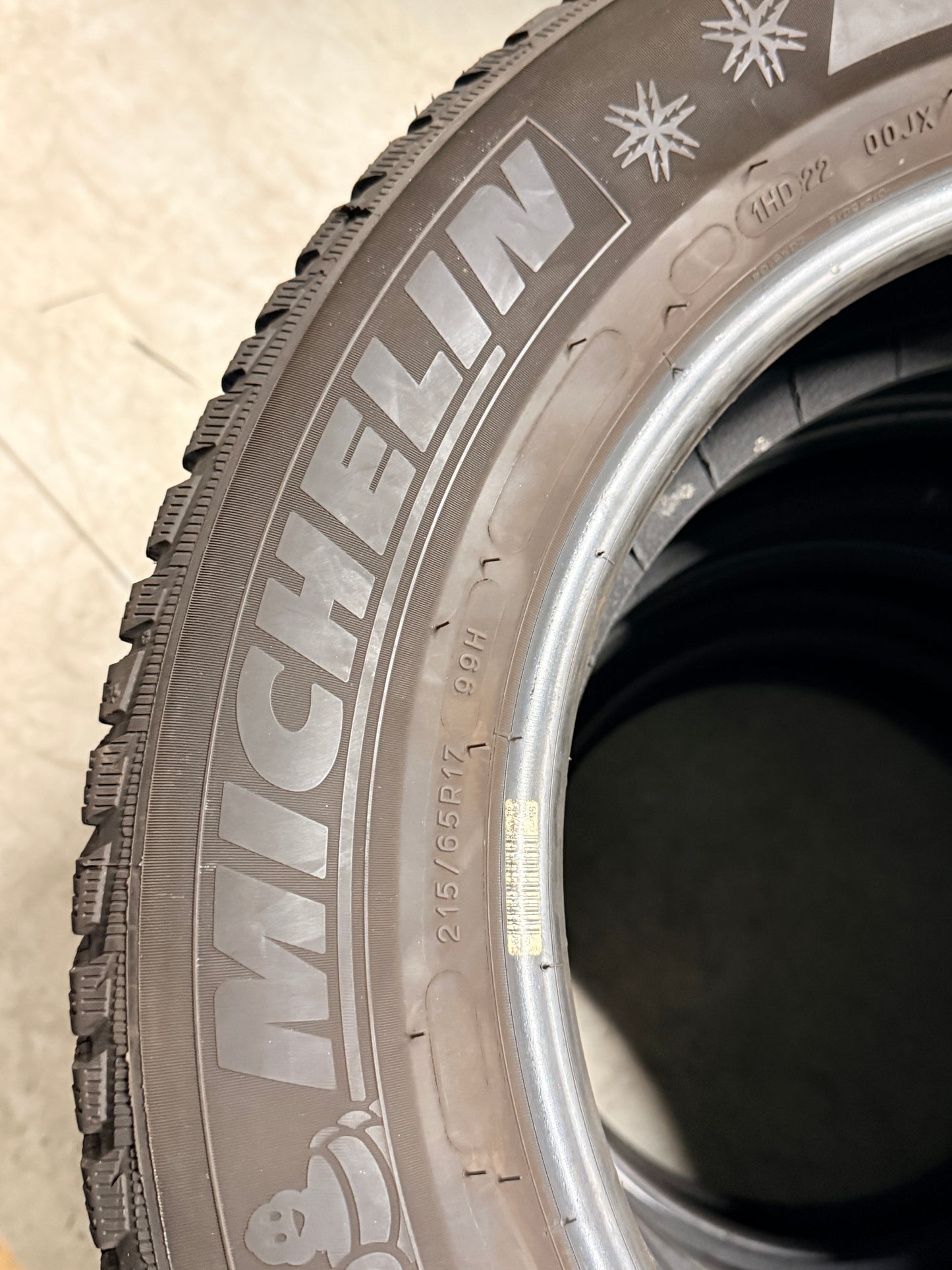 215/65/17 - Invernali - Michelin - DOT 2023 - Usato