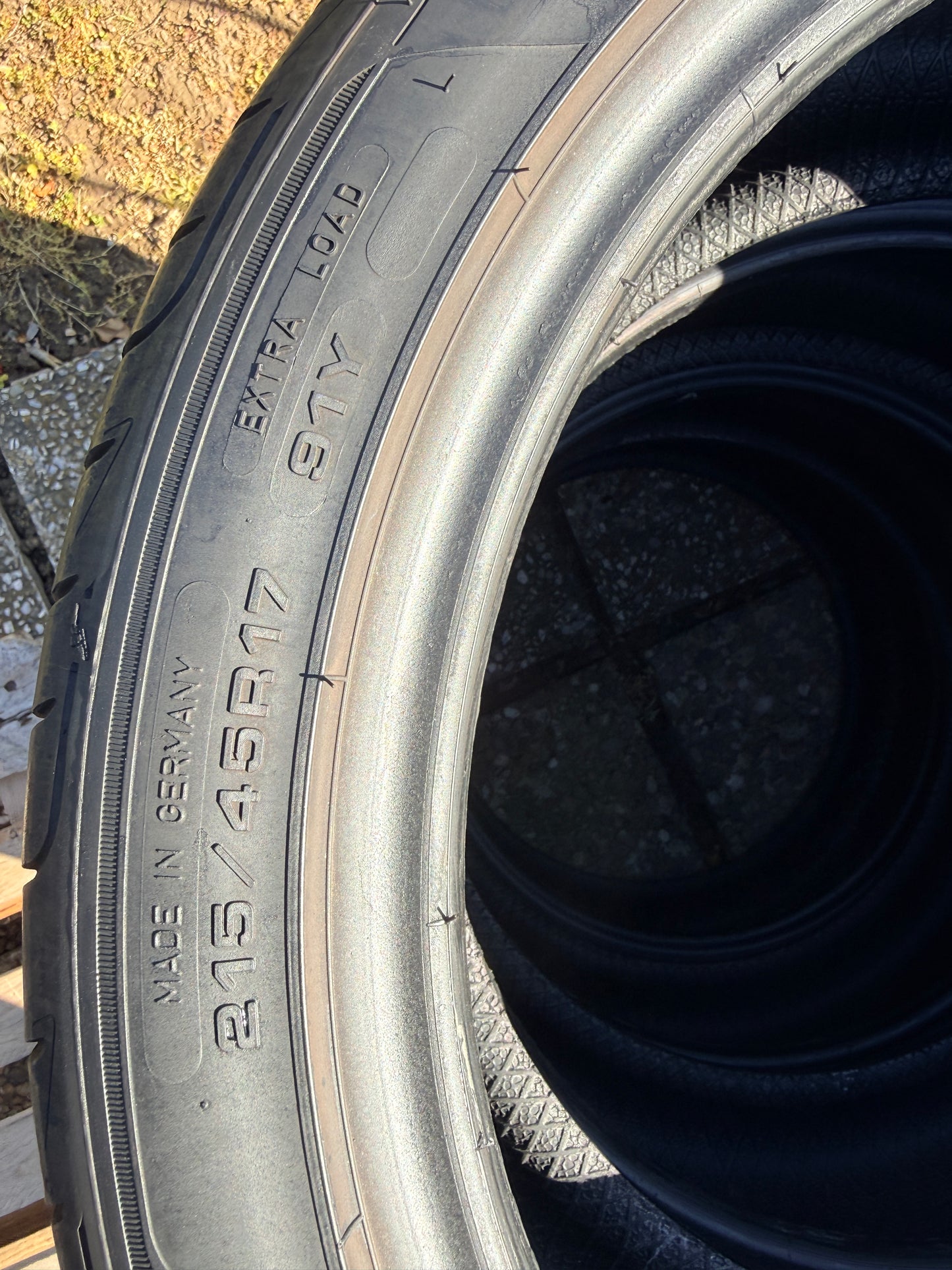 215/45/17 - Estive - Goodyear - DOT 2017 - Usato