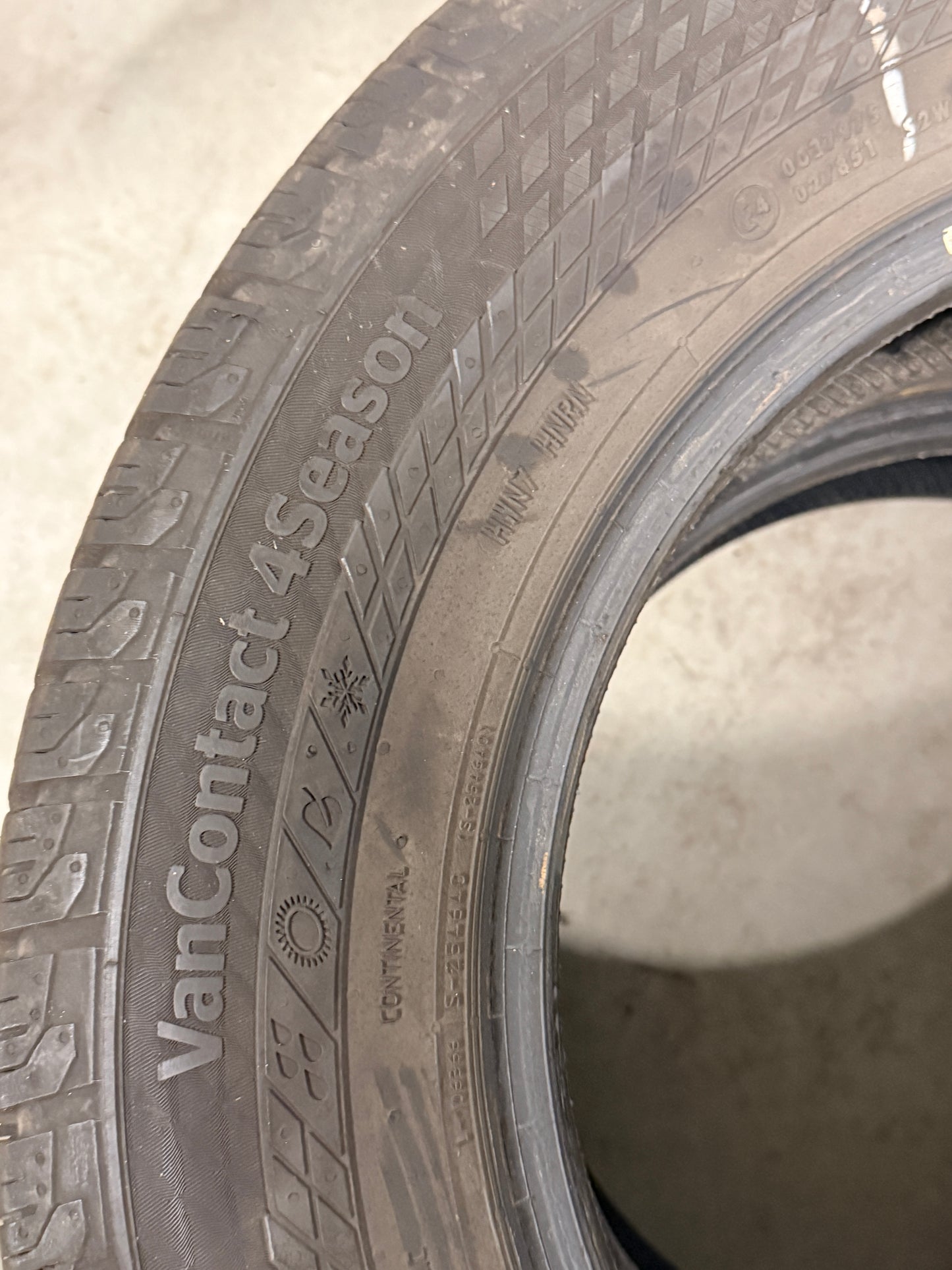 225/65/16C - 4 stagioni - Continental - DOT 2023 - Usato