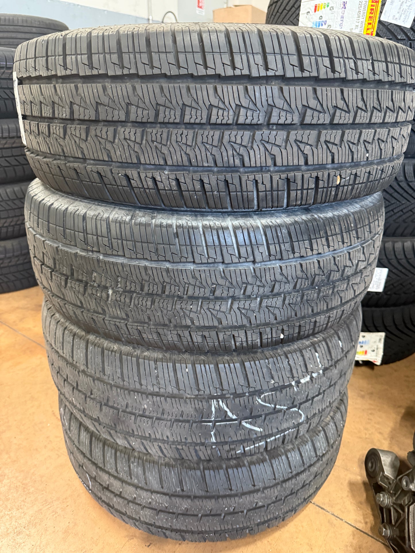 225/70/15C - 4 stagioni - Continental - DOT 2021 - Usato