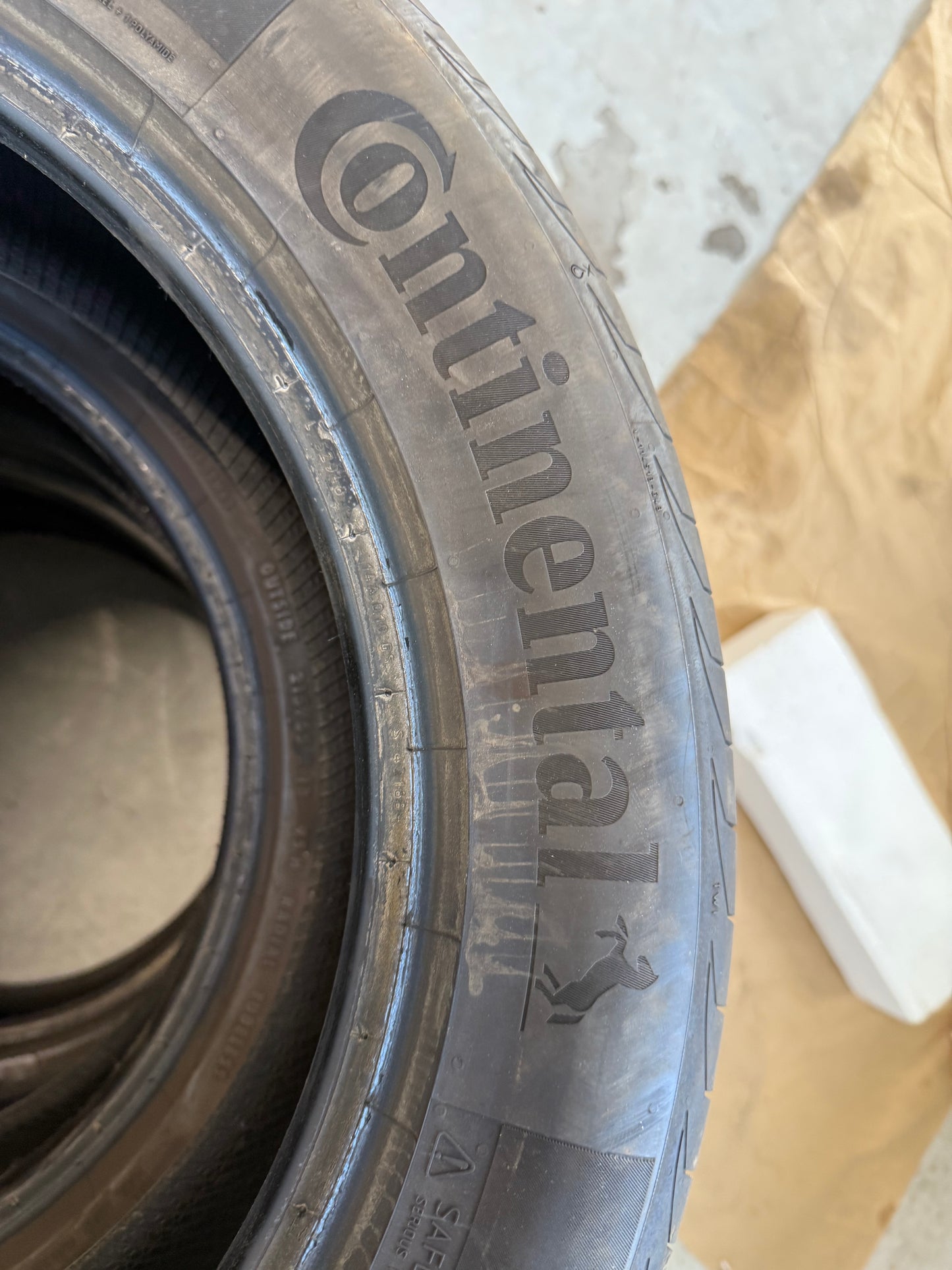 215/55/18 - Estive - Continental - DOT 2019 - Usato