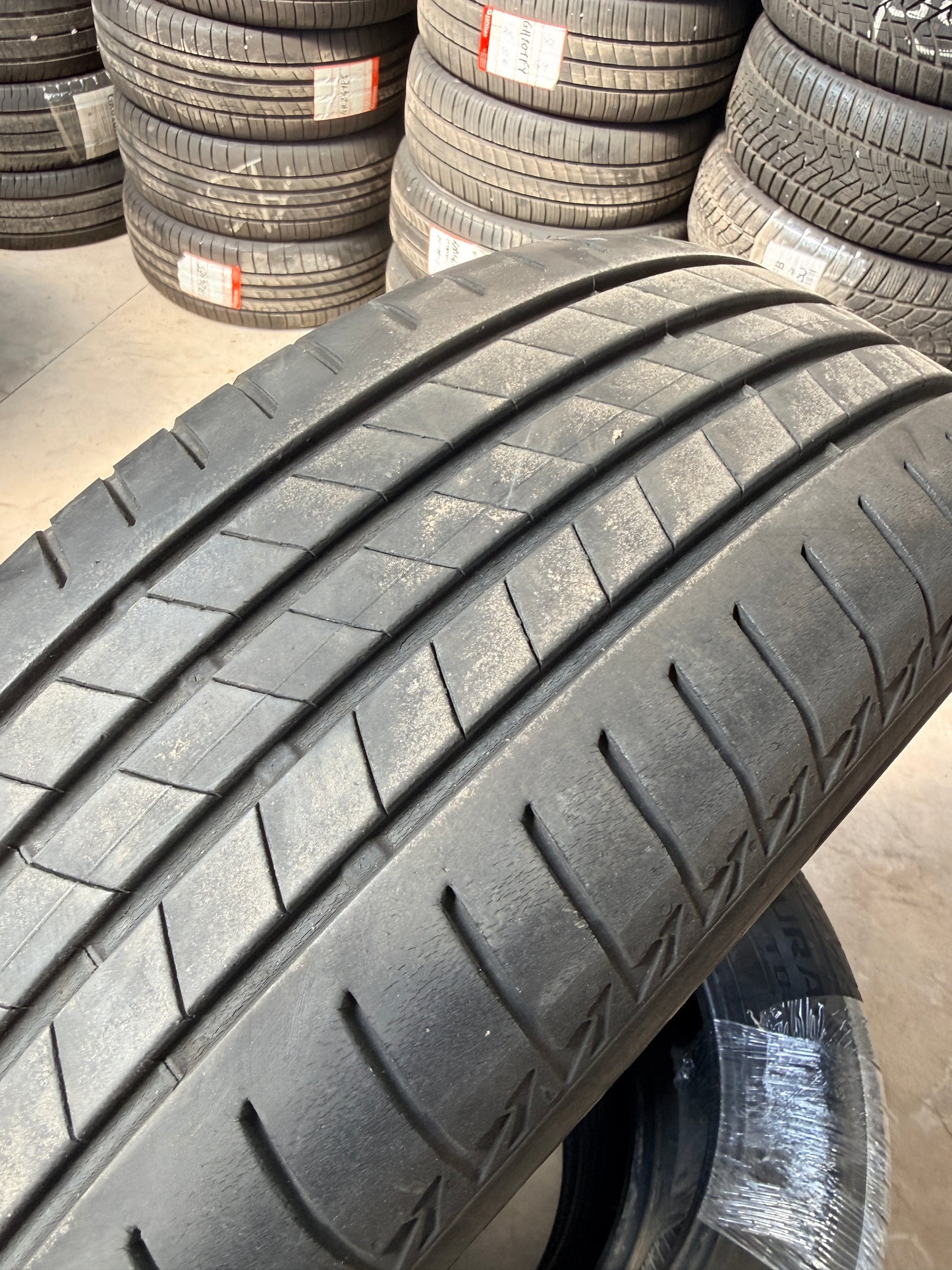 215/60/17 - Estive - Bridgestone - DOT da verificare - Usato