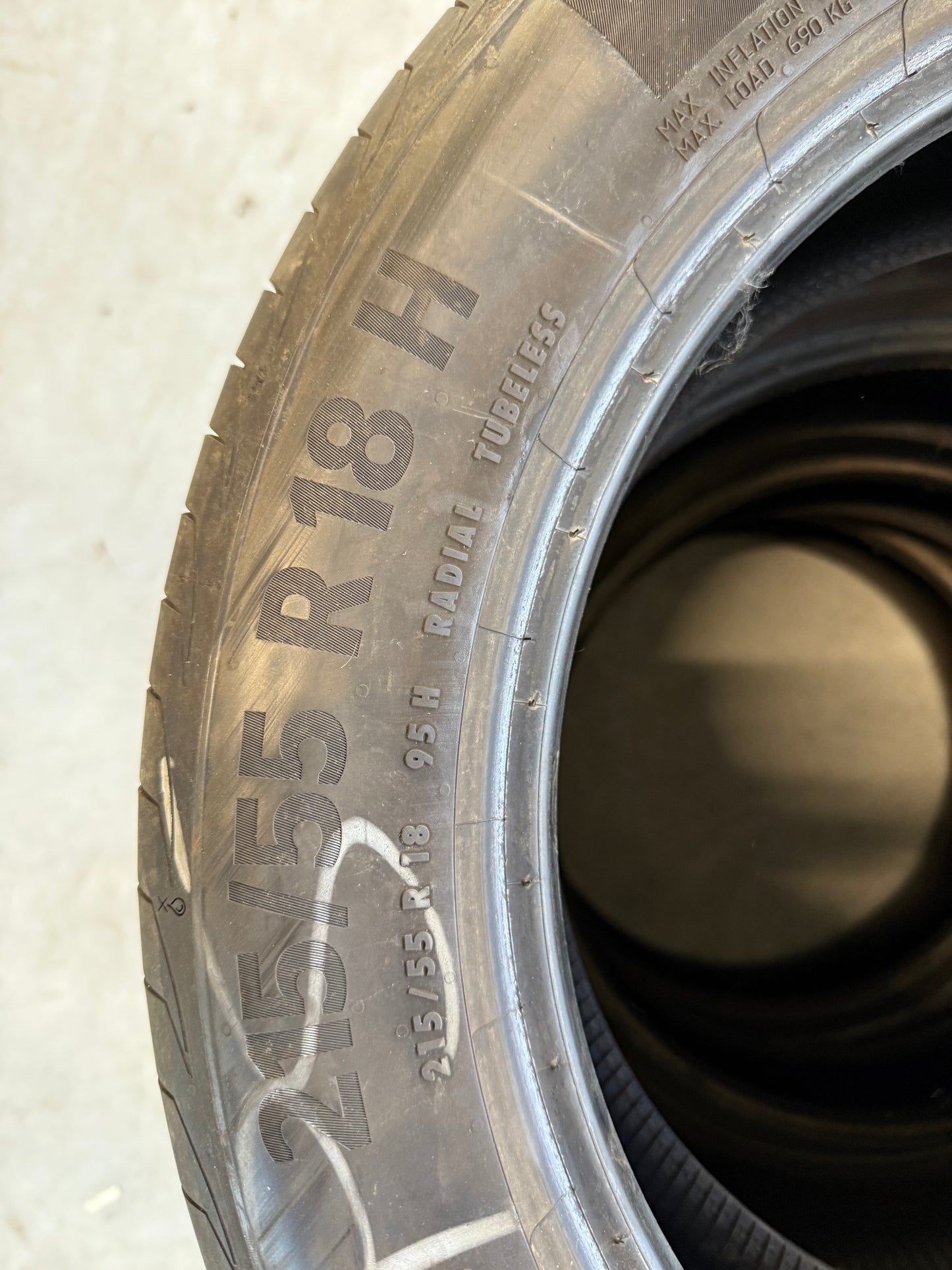 215/55/18 - Estive - Continental - DOT 2019 - Usato
