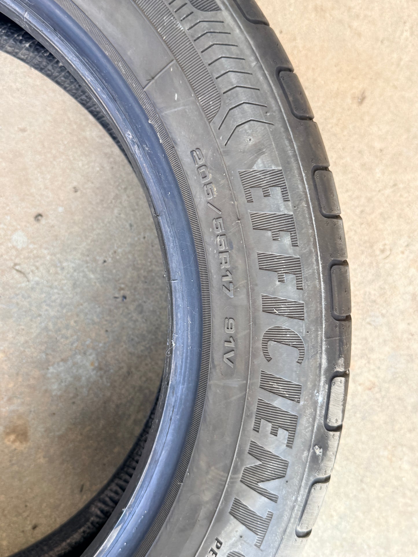 205/55/17 - Estive - Goodyear - DOT 2023 - Usato