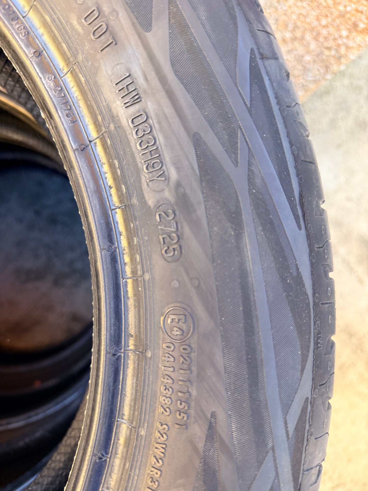 215/55/17 - Estive - Continental - DOT 2025 - Usato