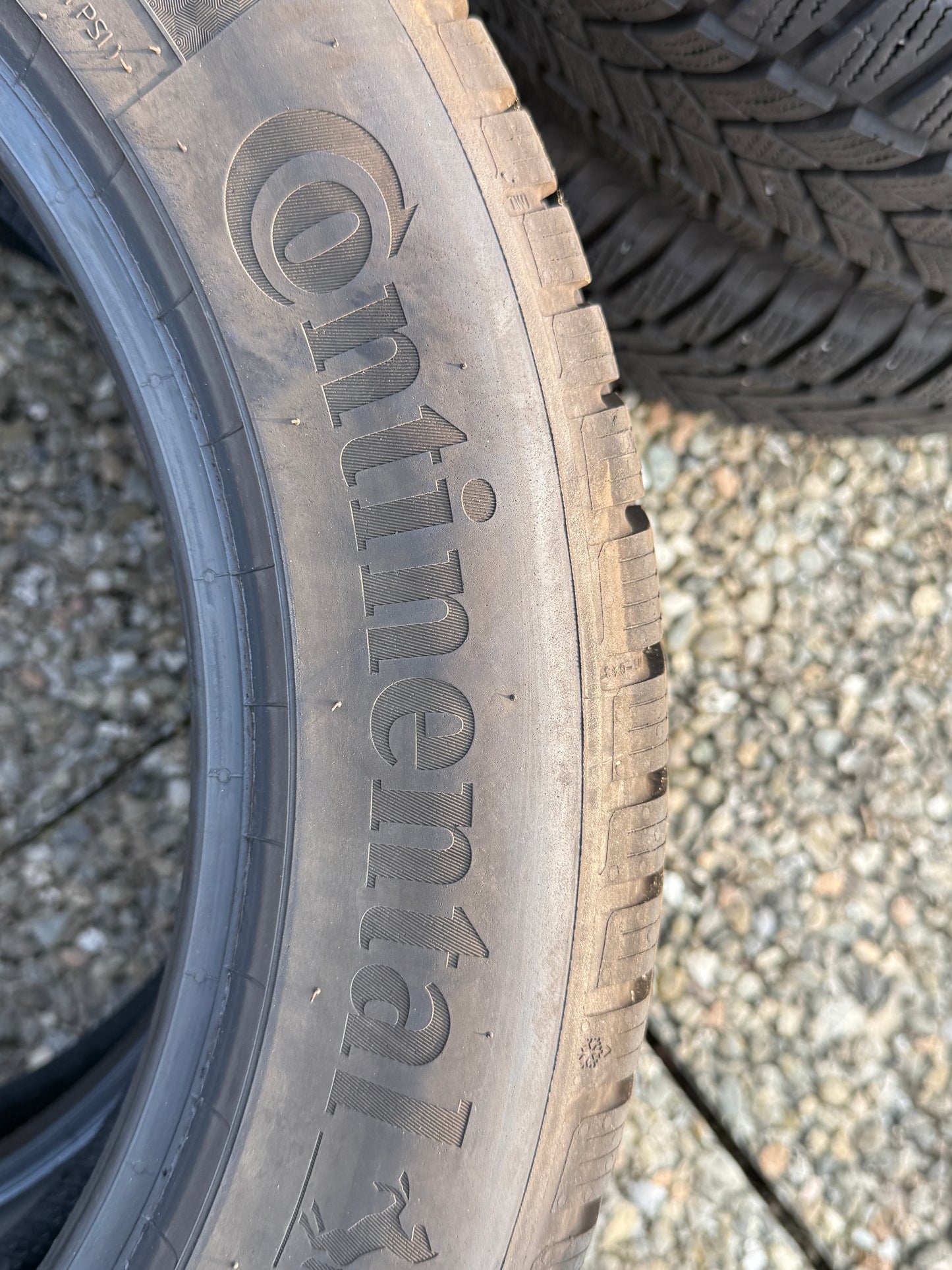 225/55/18 - Invernali - Continental - DOT 2021 - Usato