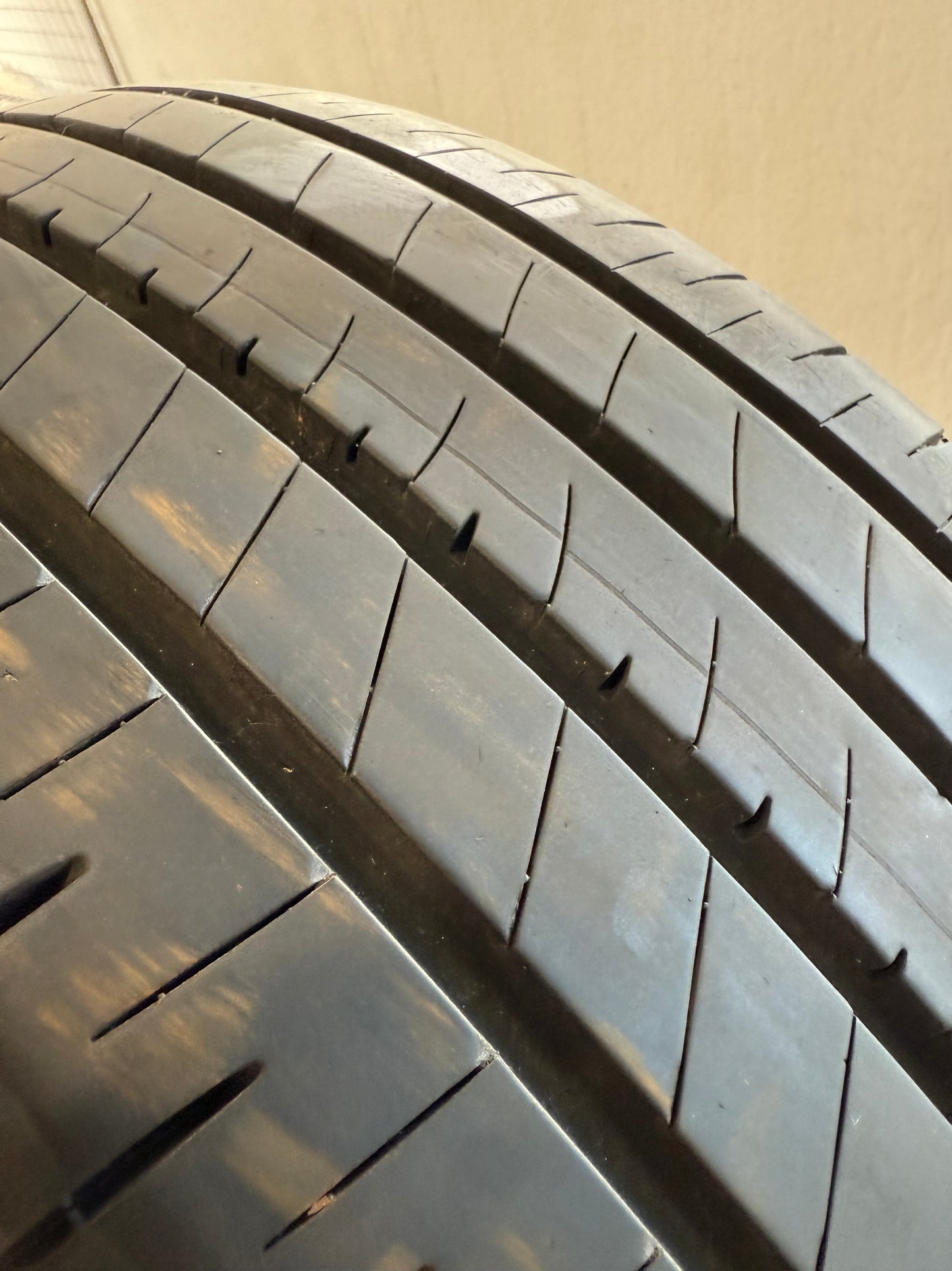 215/60/17 - Estive - Bridgestone - DOT 2019 - Usato