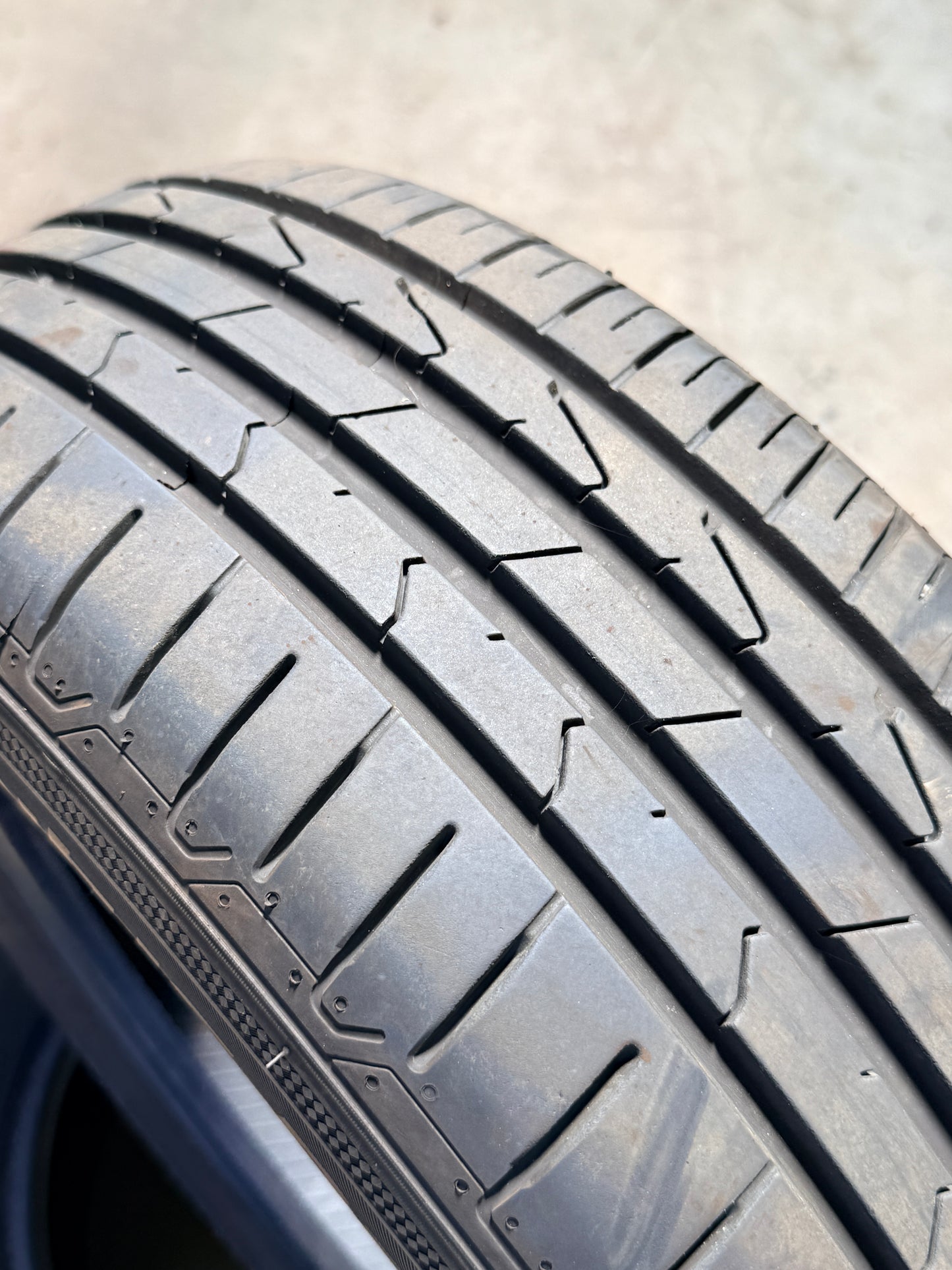 195/60/15 - Estive - Hankook - DOT 2023 - Usato