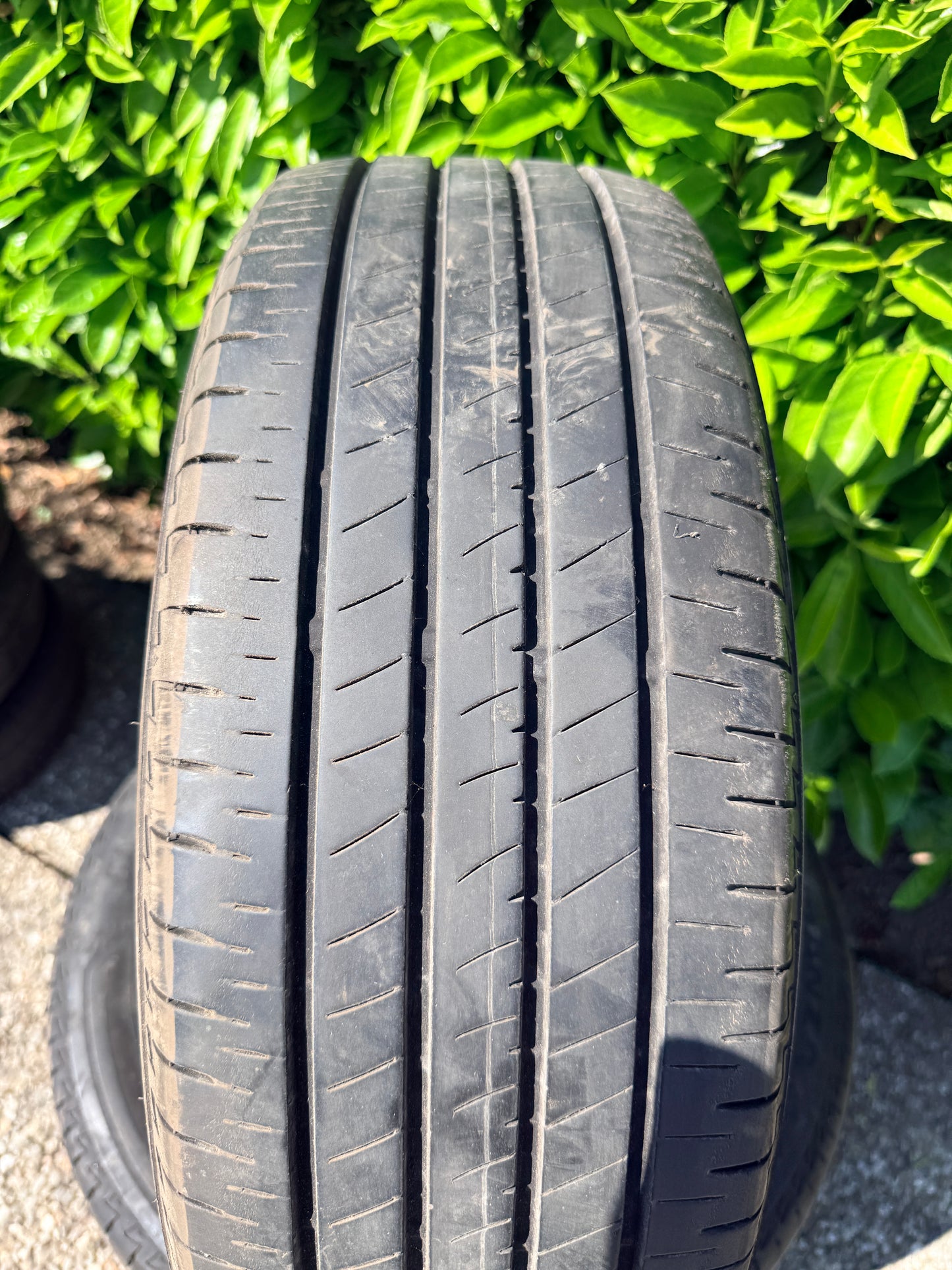 215/60/17 - Estive - Bridgestone - DOT 2020 - Usato