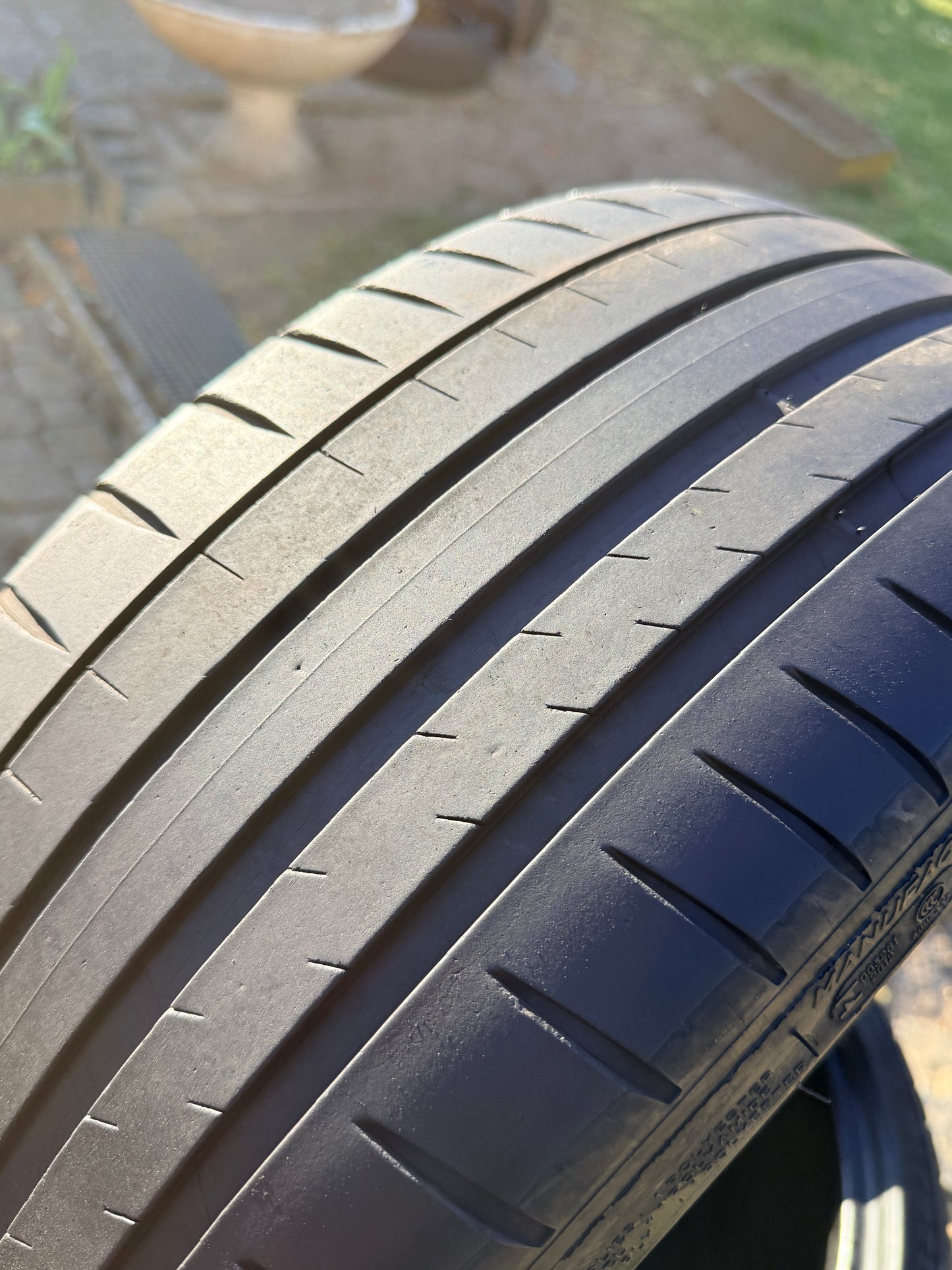 215/40/18 - Estive - Michelin - DOT 2021 - Usato