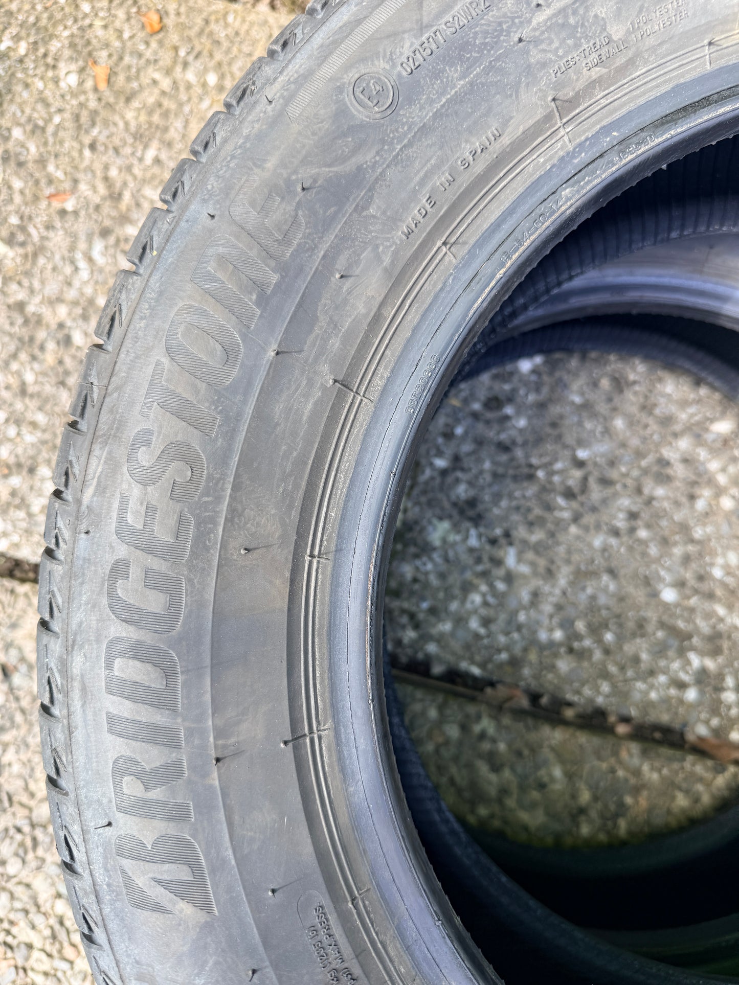 185/65/15 - Estive - Bridgestone - DOT 2021/2022 - Usato