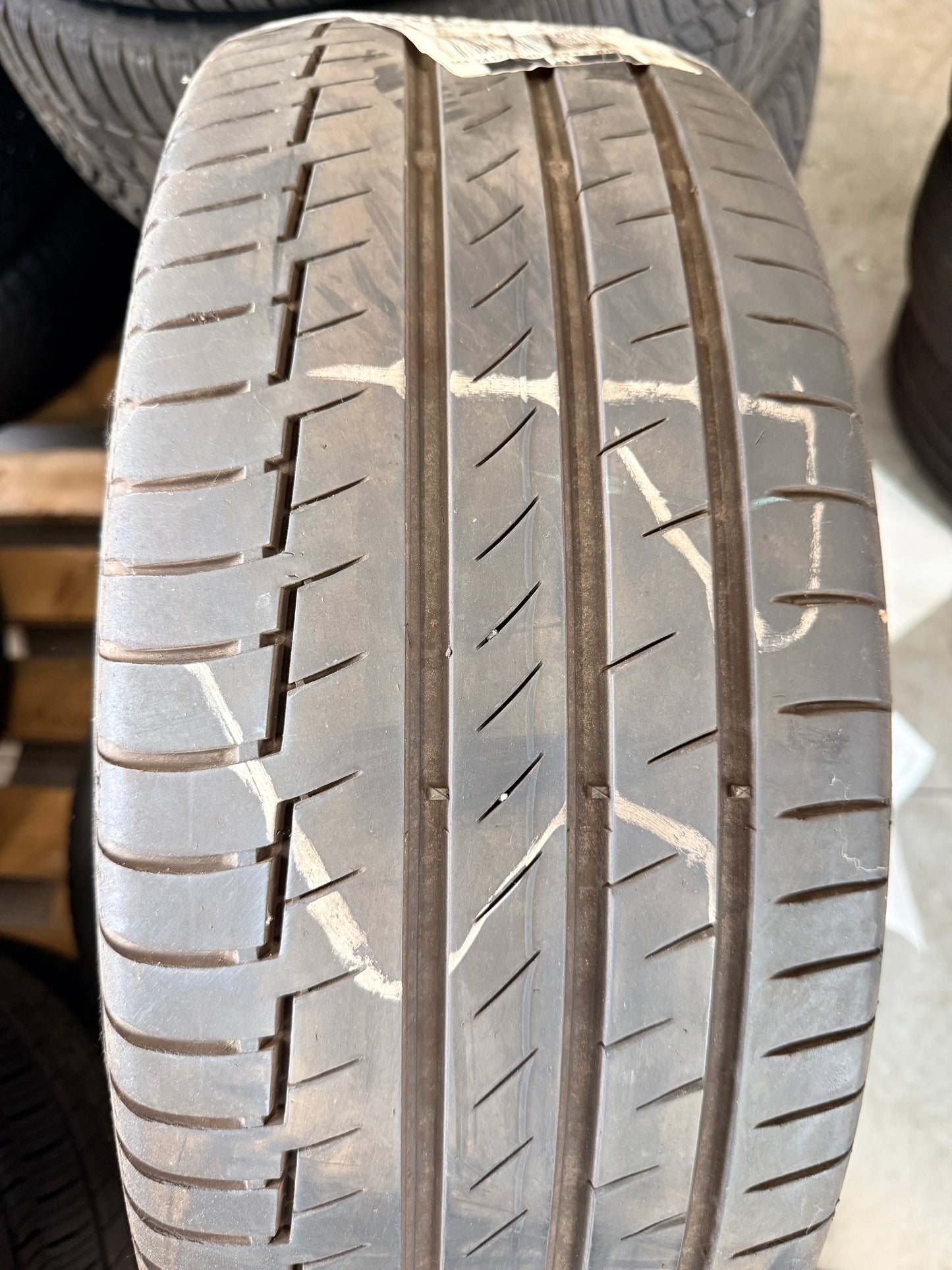 225/55/18- Estive-Continental - DOT 2022 - Usato