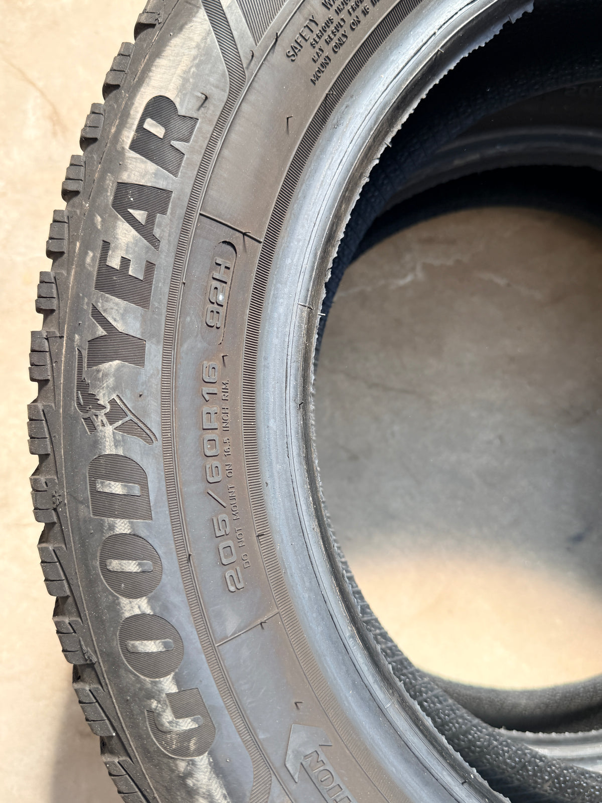 205/60/16 - Invernali - Goodyear - DOT 2019 - Usato