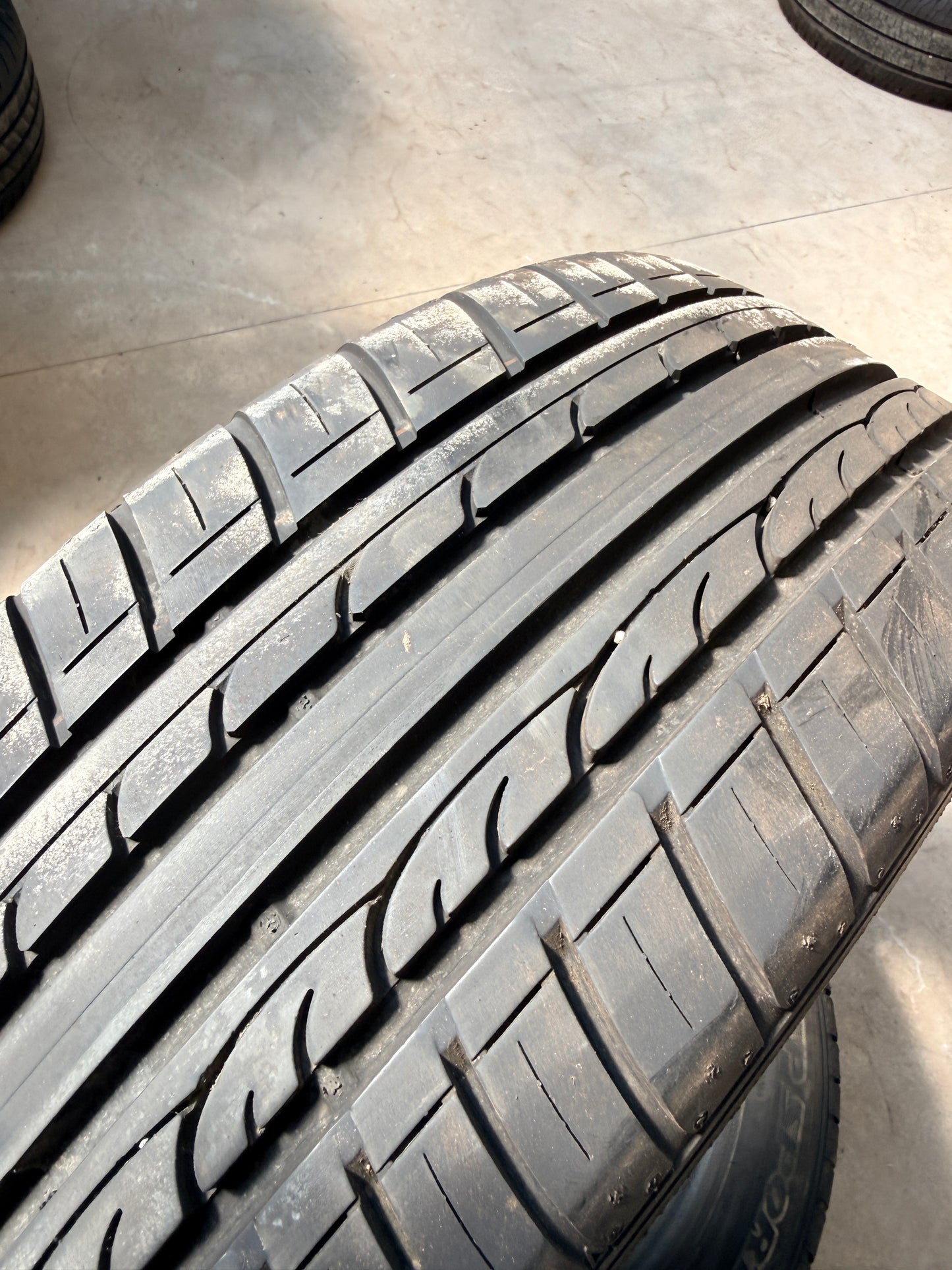 205/55/17 - Estive - Dunlop - DOT 2022 - Usato