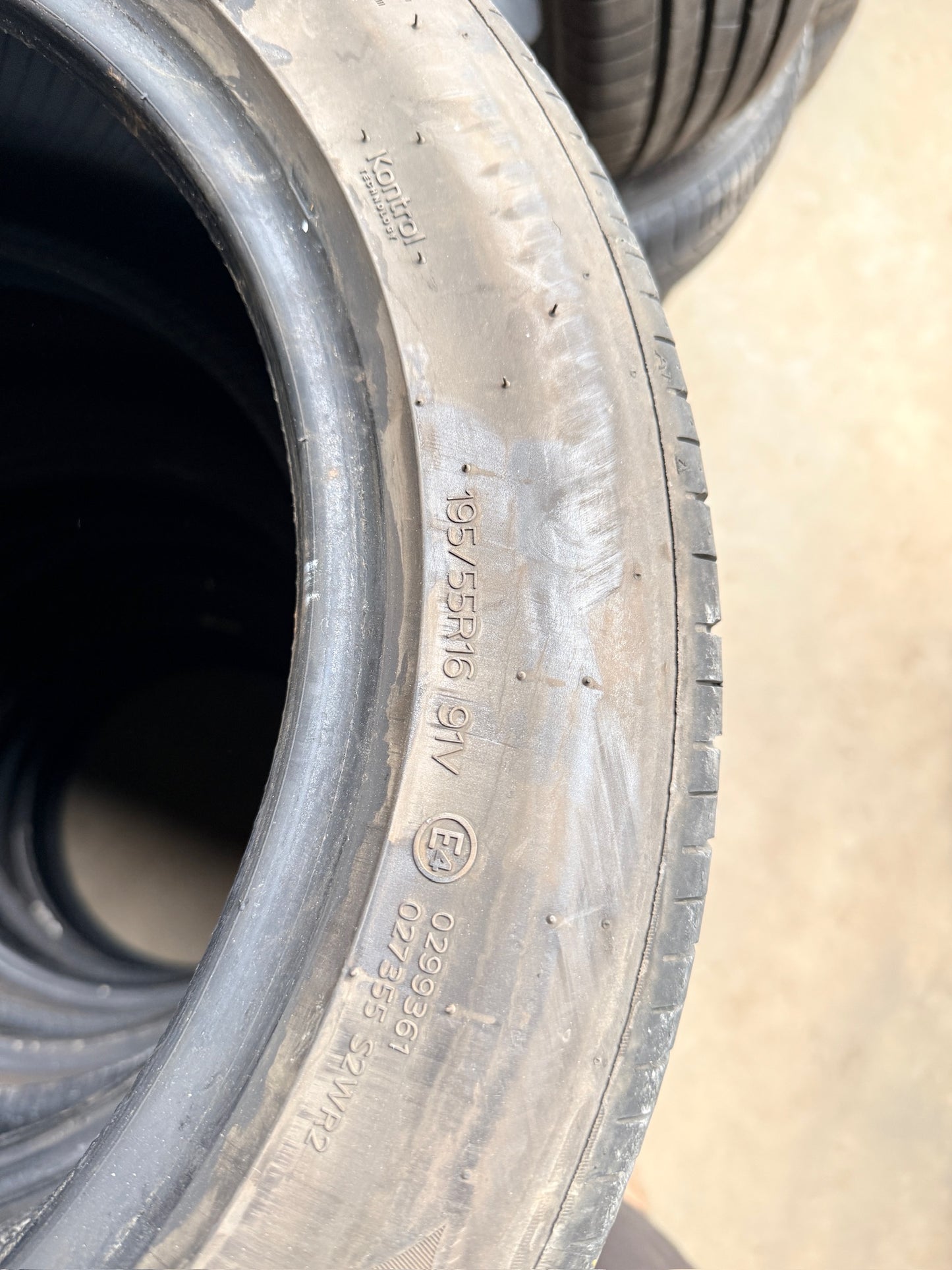 195/55/16 - Estive - Hankook - DOT 2023 - Usato