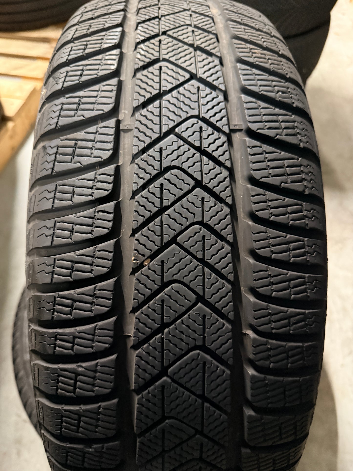 225/55/18 - Invernali - Pirelli - DOT 2021/2022 - Usato