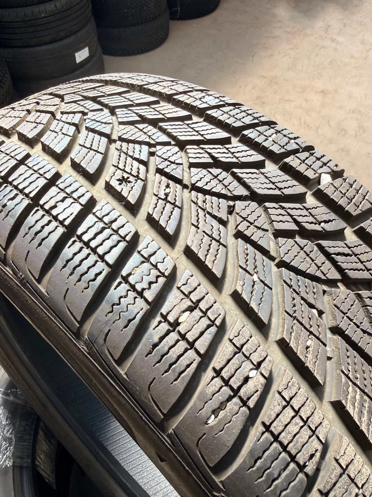 225/55/18 - Invernali - Goodyear - DOT 2024 - Usato