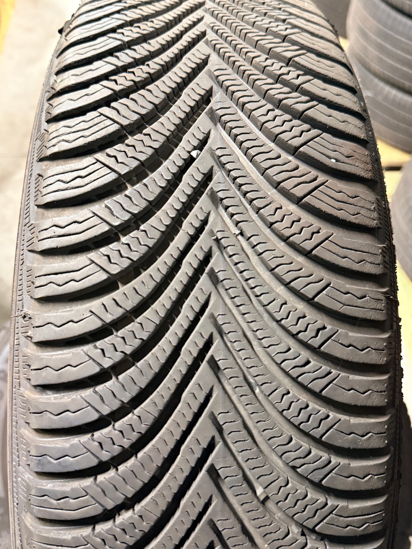 215/65/17 - Invernali - Michelin - DOT 2023 - Usato