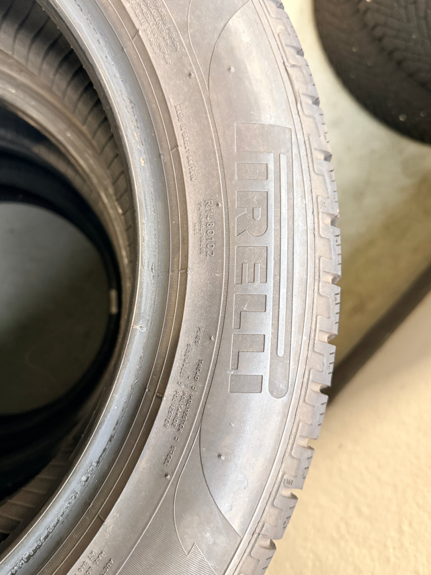 215/60/17 - Invernali - Pirelli - DOT 2021 - Usato